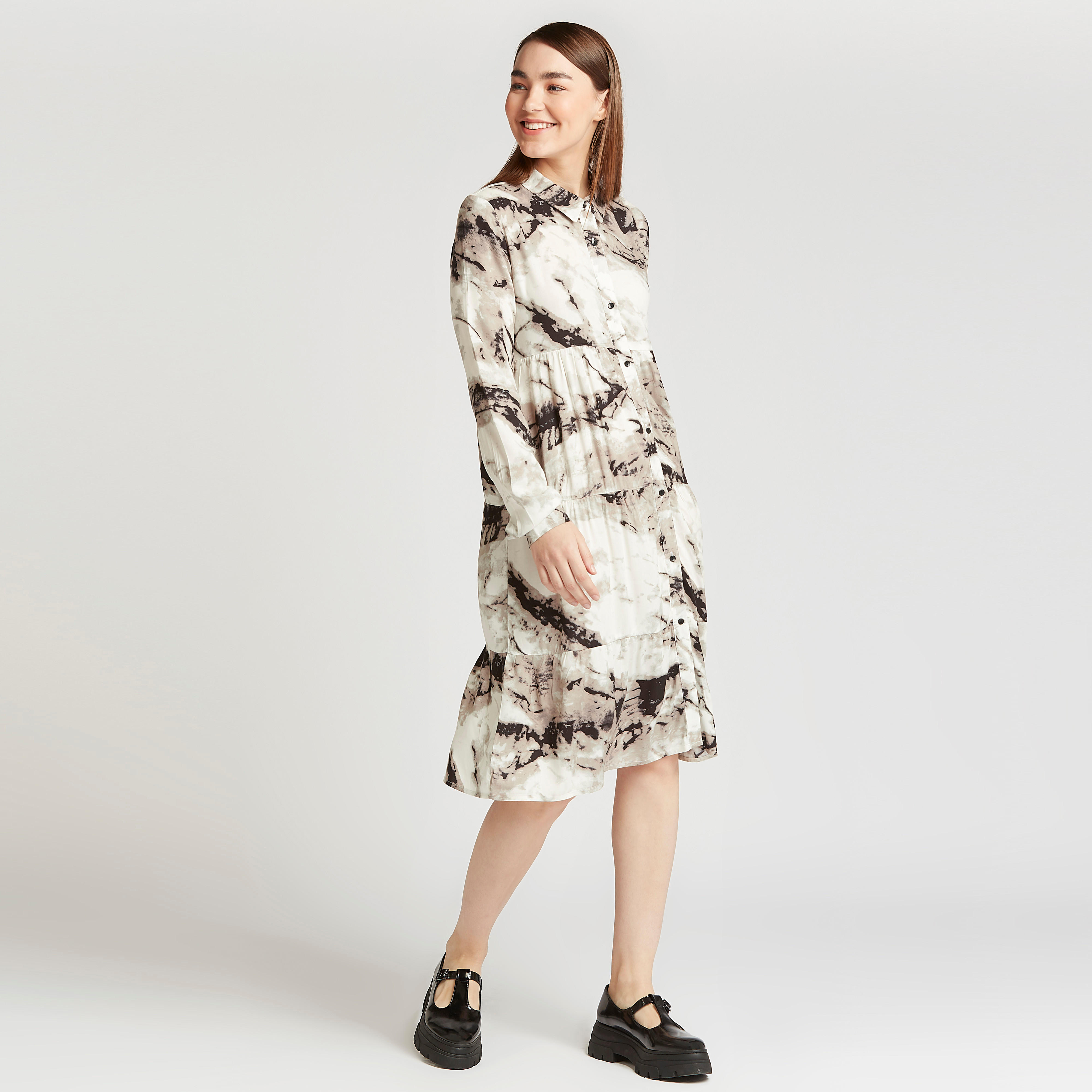 فستان قميص ميدي بأكمام طويلة وطبعات من لي كوبر-women-clothing-dresses-image-2