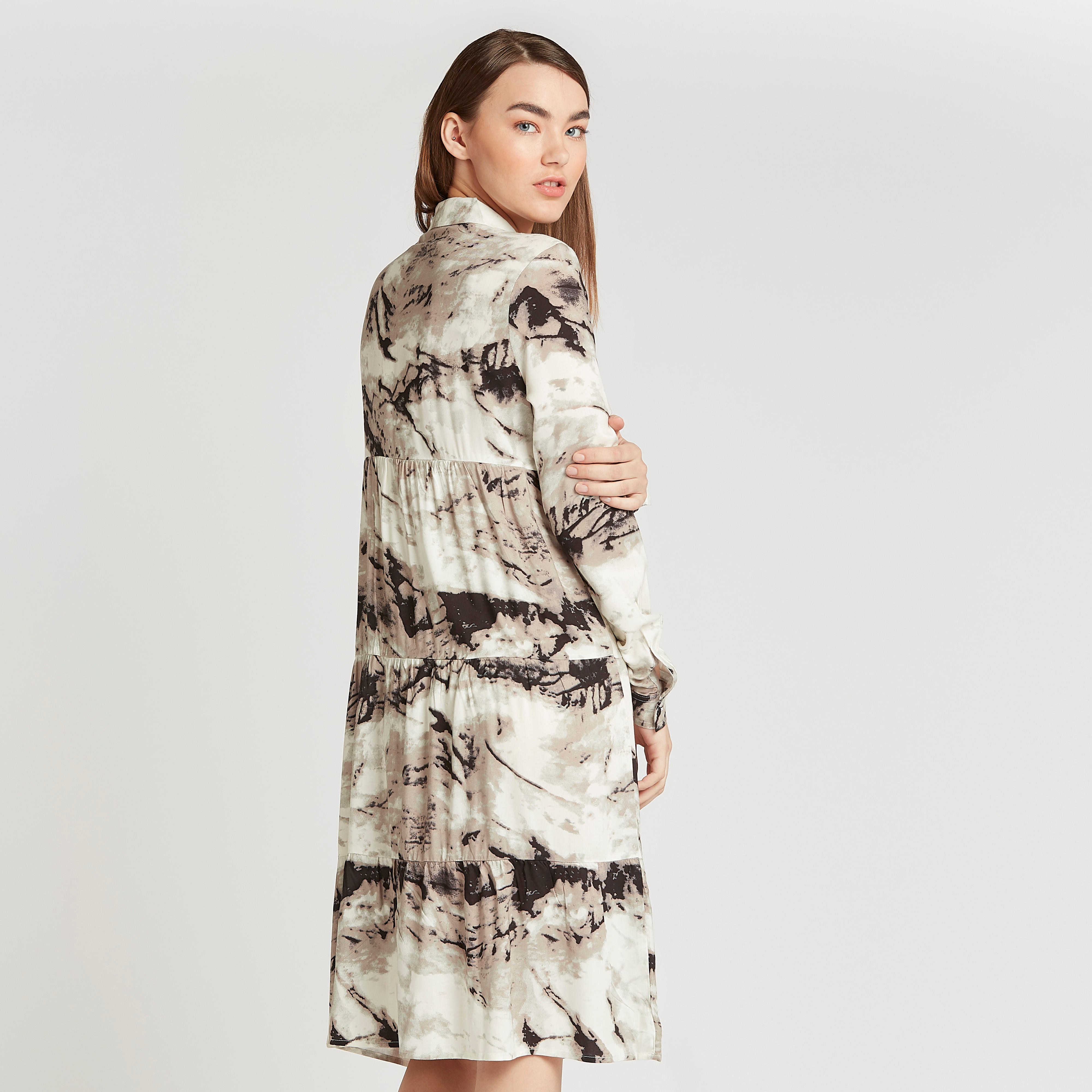 فستان قميص ميدي بأكمام طويلة وطبعات من لي كوبر-women-clothing-dresses-image-4