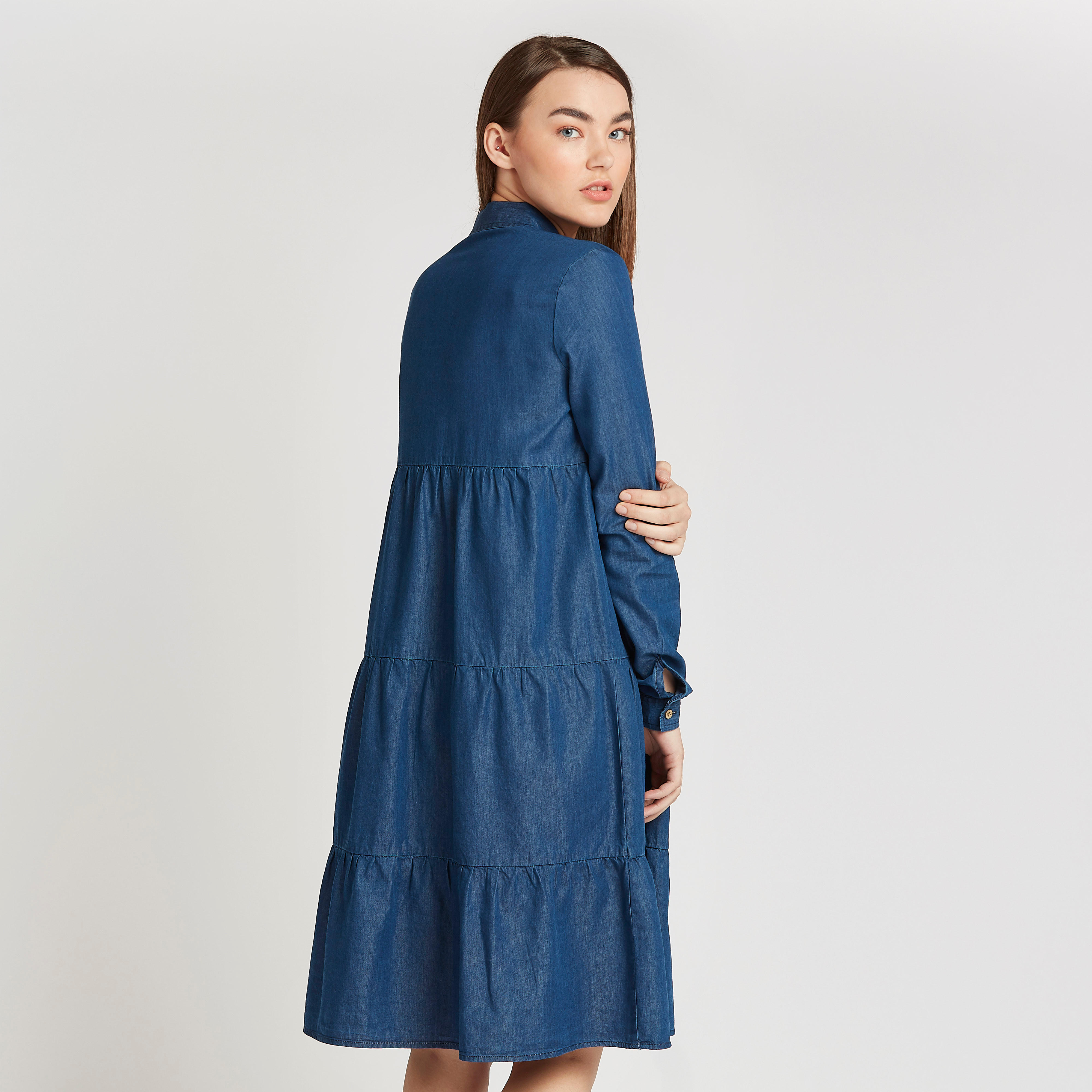 فستان قميص ميدي بارز الملمس بأكمام طويلة وياقة واسعة من لي كوبر-women-clothing-dresses-image-4