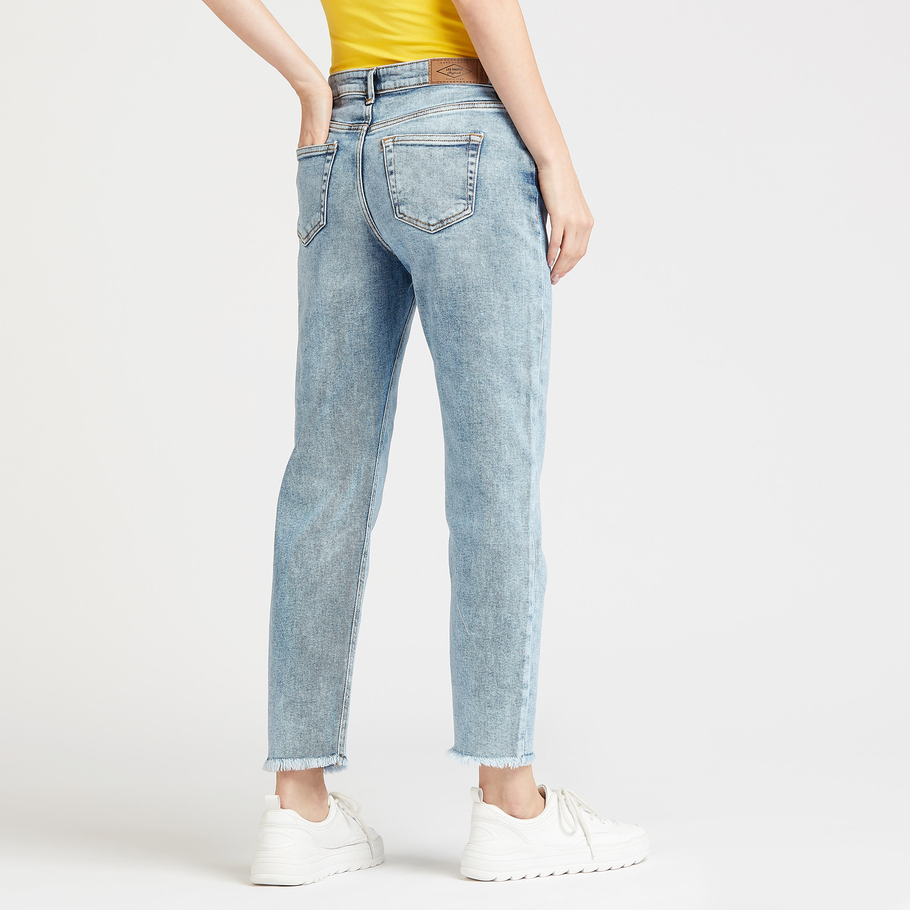 بنطلون جينز موم سادة بخصرمرتفع من لي كوبر-women-clothing-bottoms-jeans-image-4