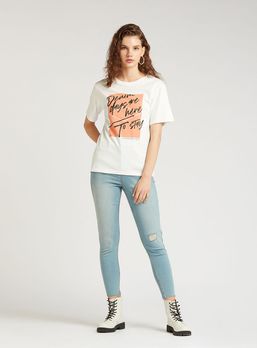 بنطلون جينز موم ممزّق بخصرمرتفع وتفاصيل جيوب من لي كوبر-women-clothing-bottoms-jeans-image-2