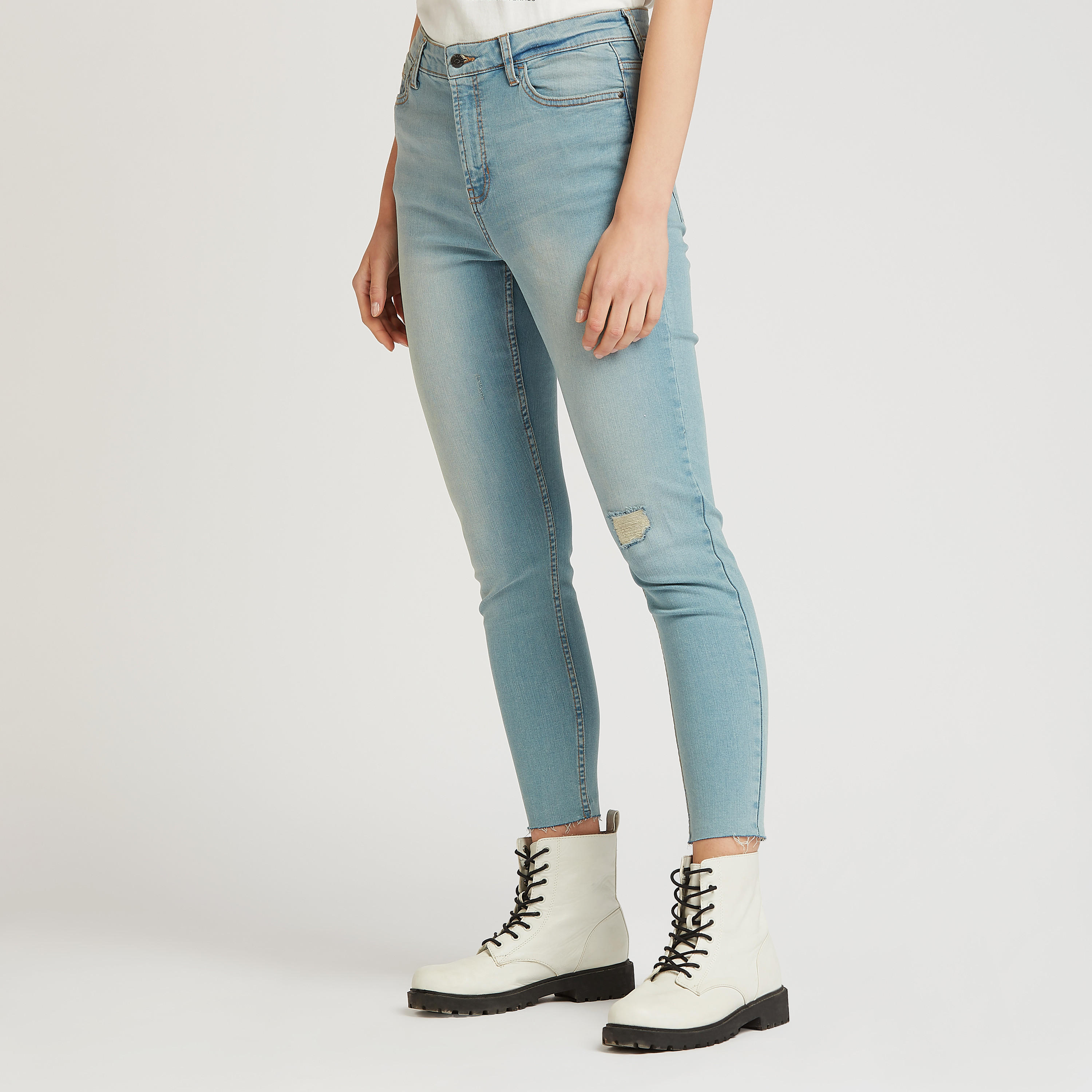 بنطلون جينز موم ممزّق بخصرمرتفع وتفاصيل جيوب من لي كوبر-women-clothing-bottoms-jeans-image-4