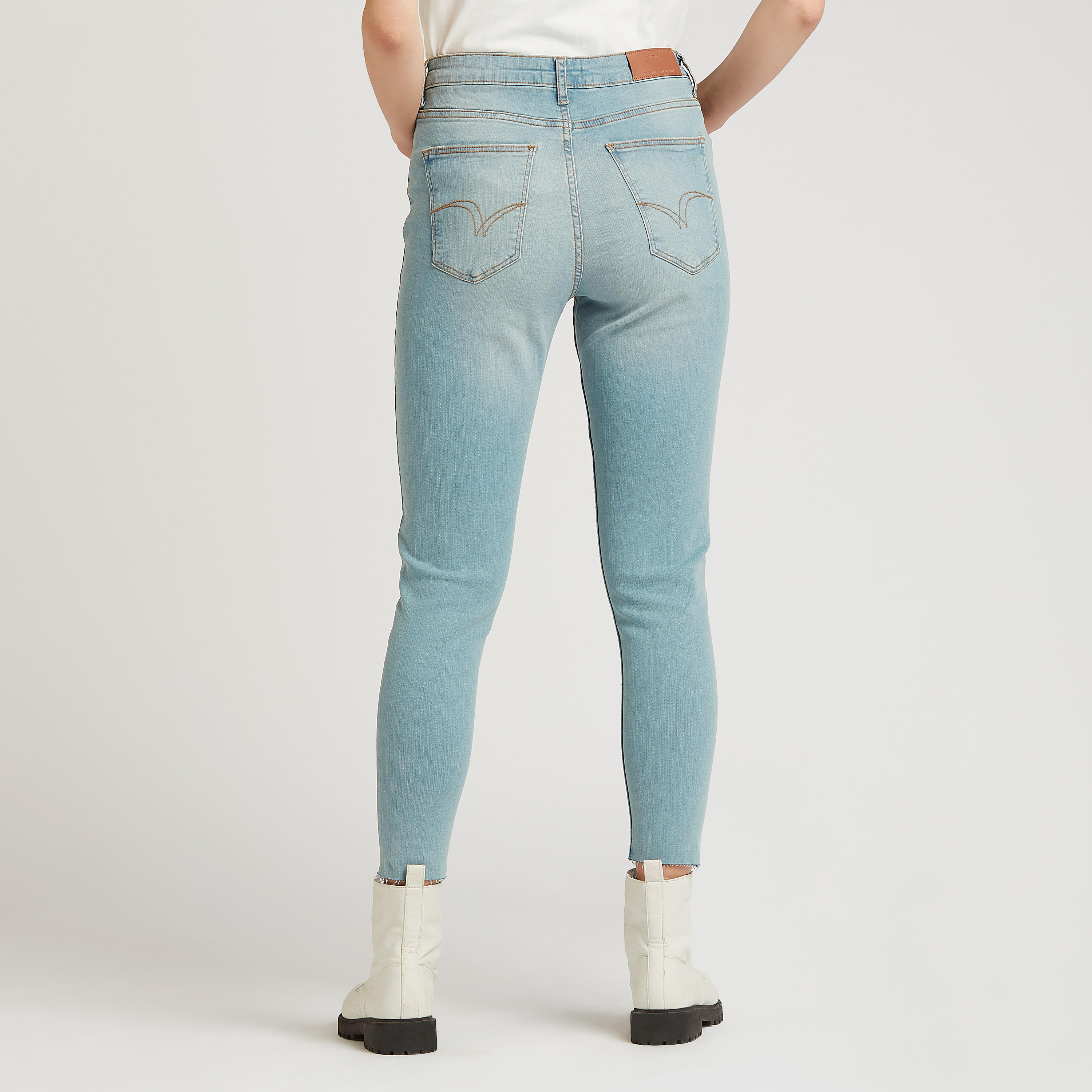 بنطلون جينز موم ممزّق بخصرمرتفع وتفاصيل جيوب من لي كوبر-women-clothing-bottoms-jeans-image-5