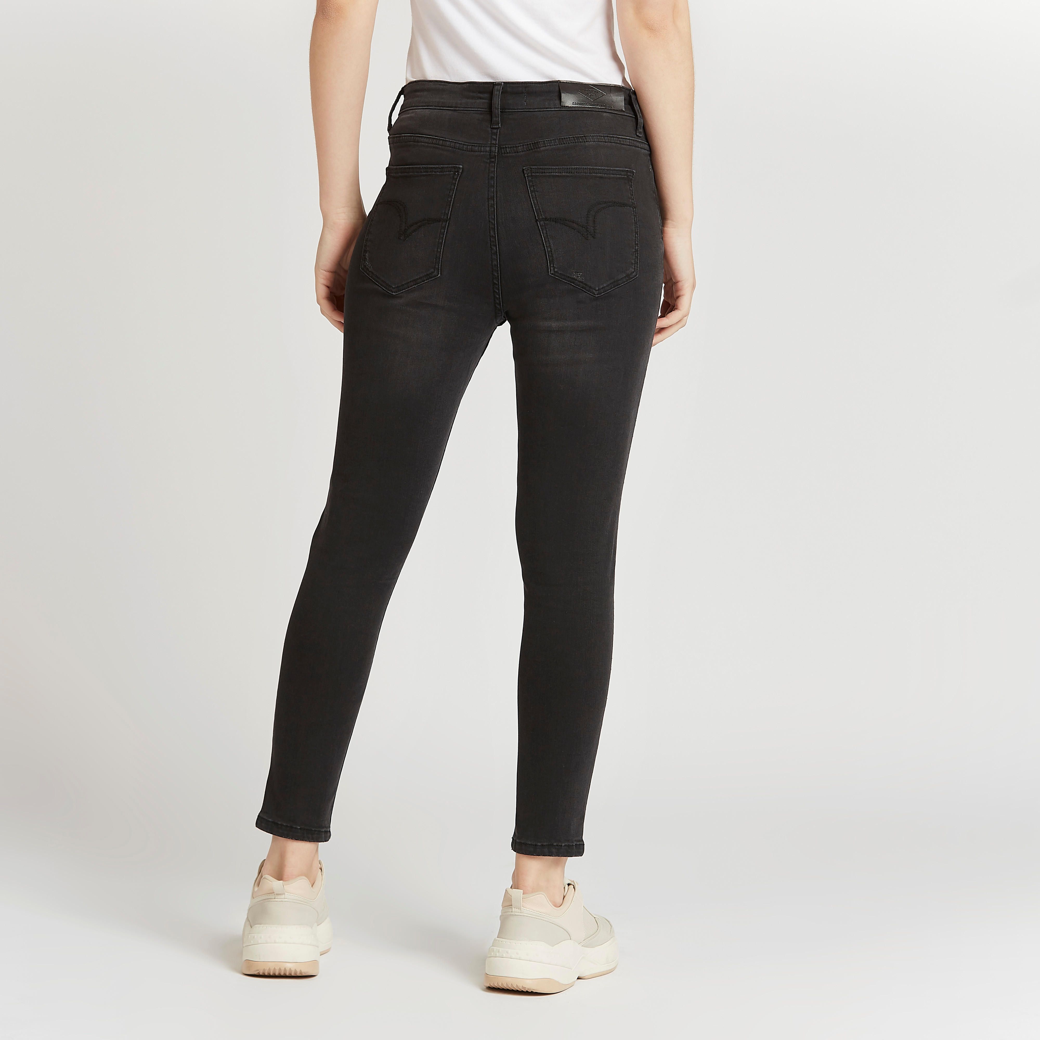 بنطلون جينز موم سادة بخصرمرتفع وتفاصيل جيوب من لي كوبر-women-clothing-bottoms-jeans-image-3