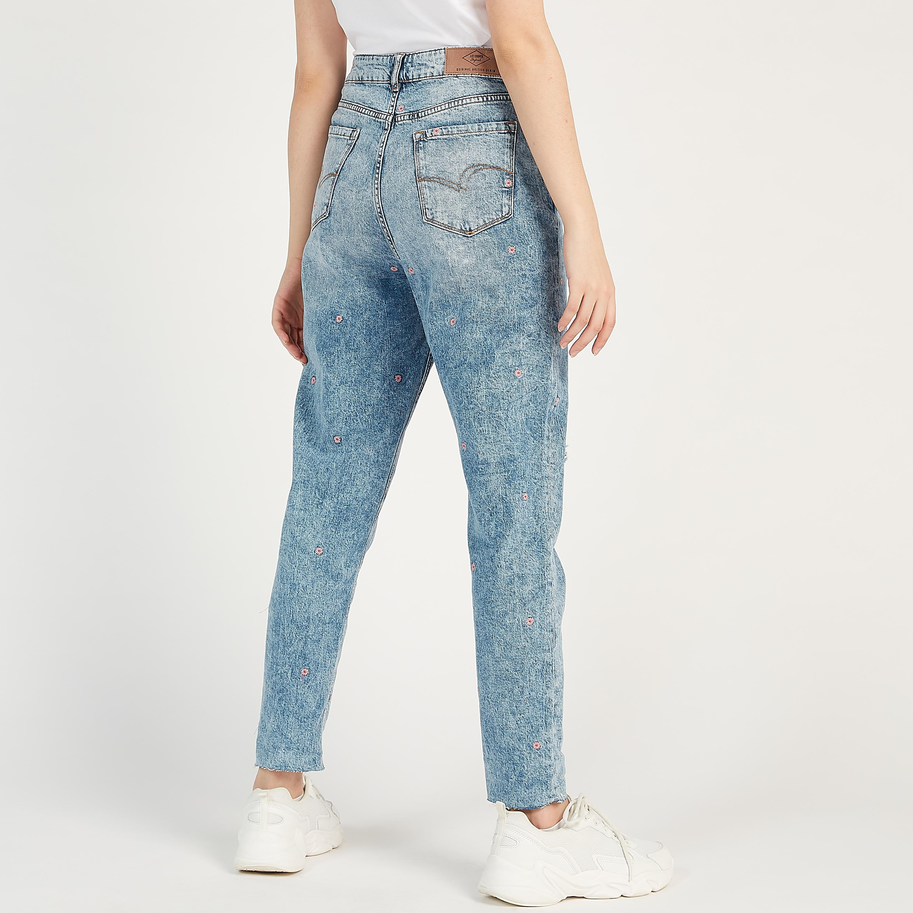 بنطلون جينز موم فيت بخصر مرتفع وتطريز أزهار من لي كوبر-women-clothing-bottoms-jeans-image-4