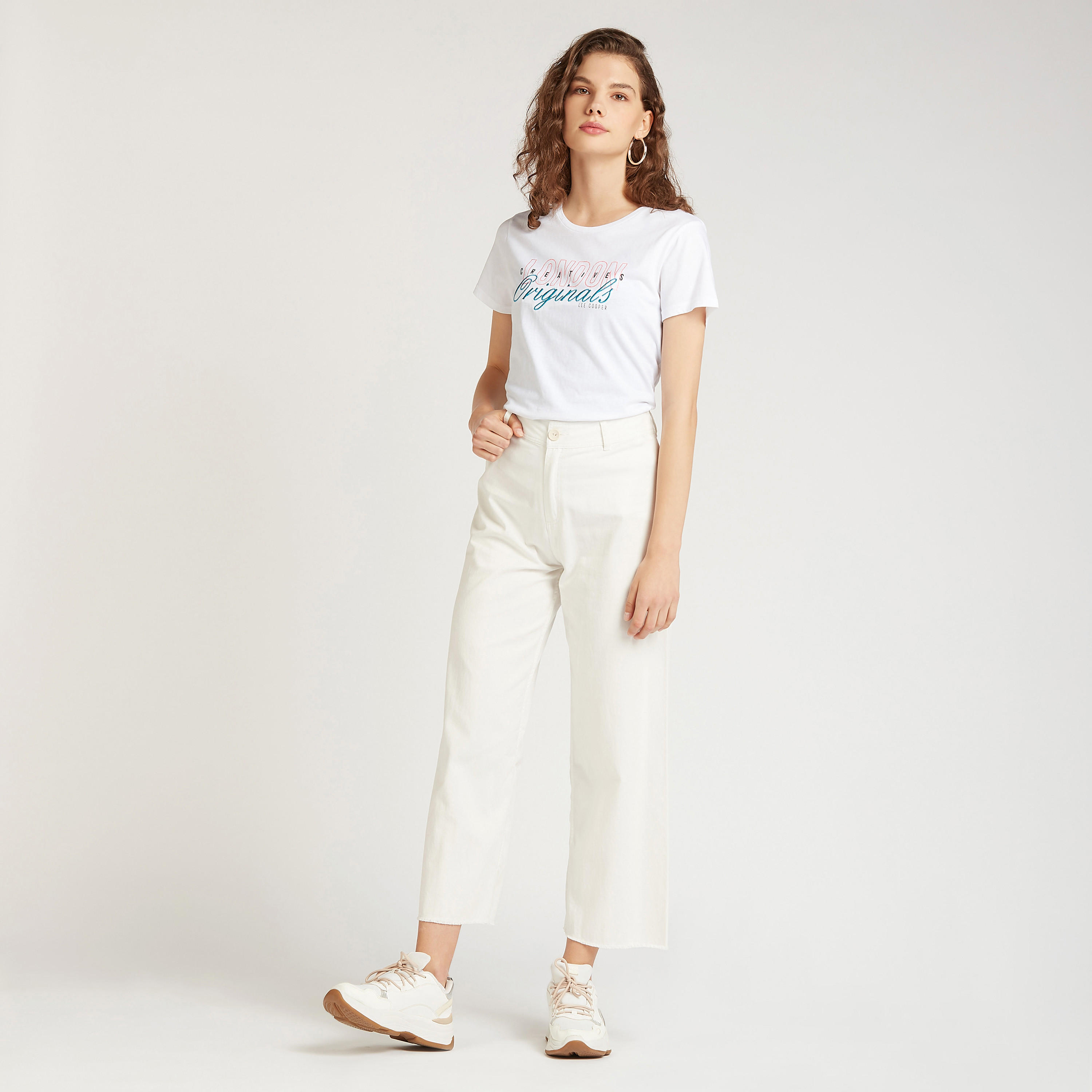 بنطلون جينز واسع سادة بخصر متوسّط الإرتفاع وتفاصيل جيوب-women-clothing-bottoms-jeans-image-2