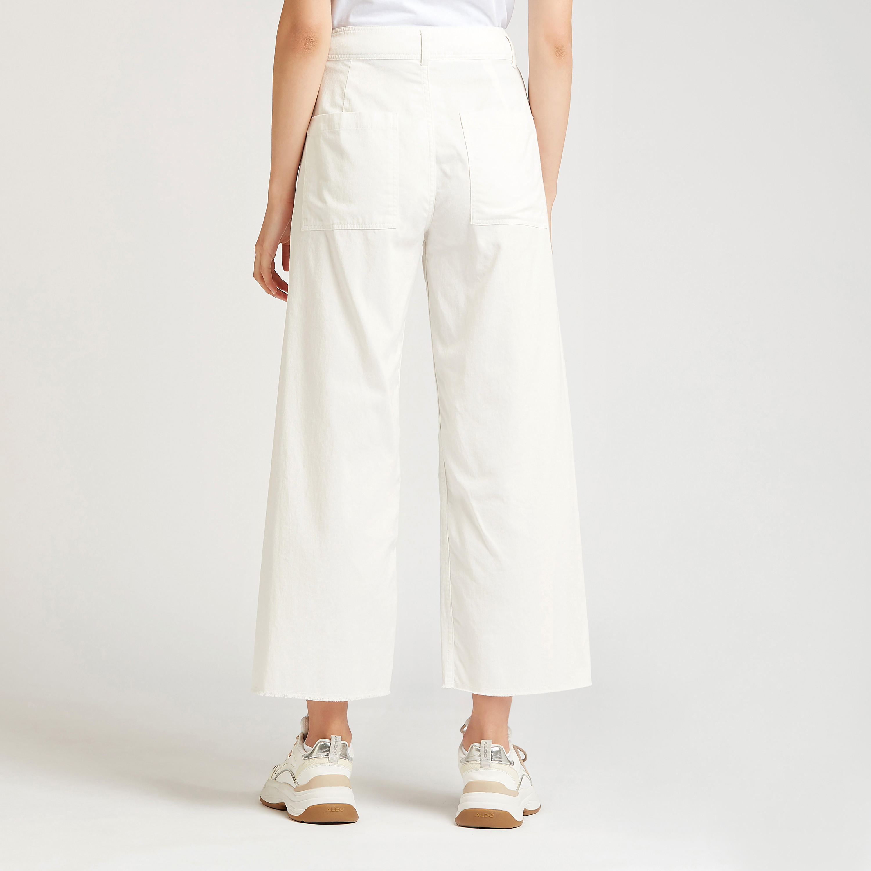 بنطلون جينز واسع سادة بخصر متوسّط الإرتفاع وتفاصيل جيوب-women-clothing-bottoms-jeans-image-3
