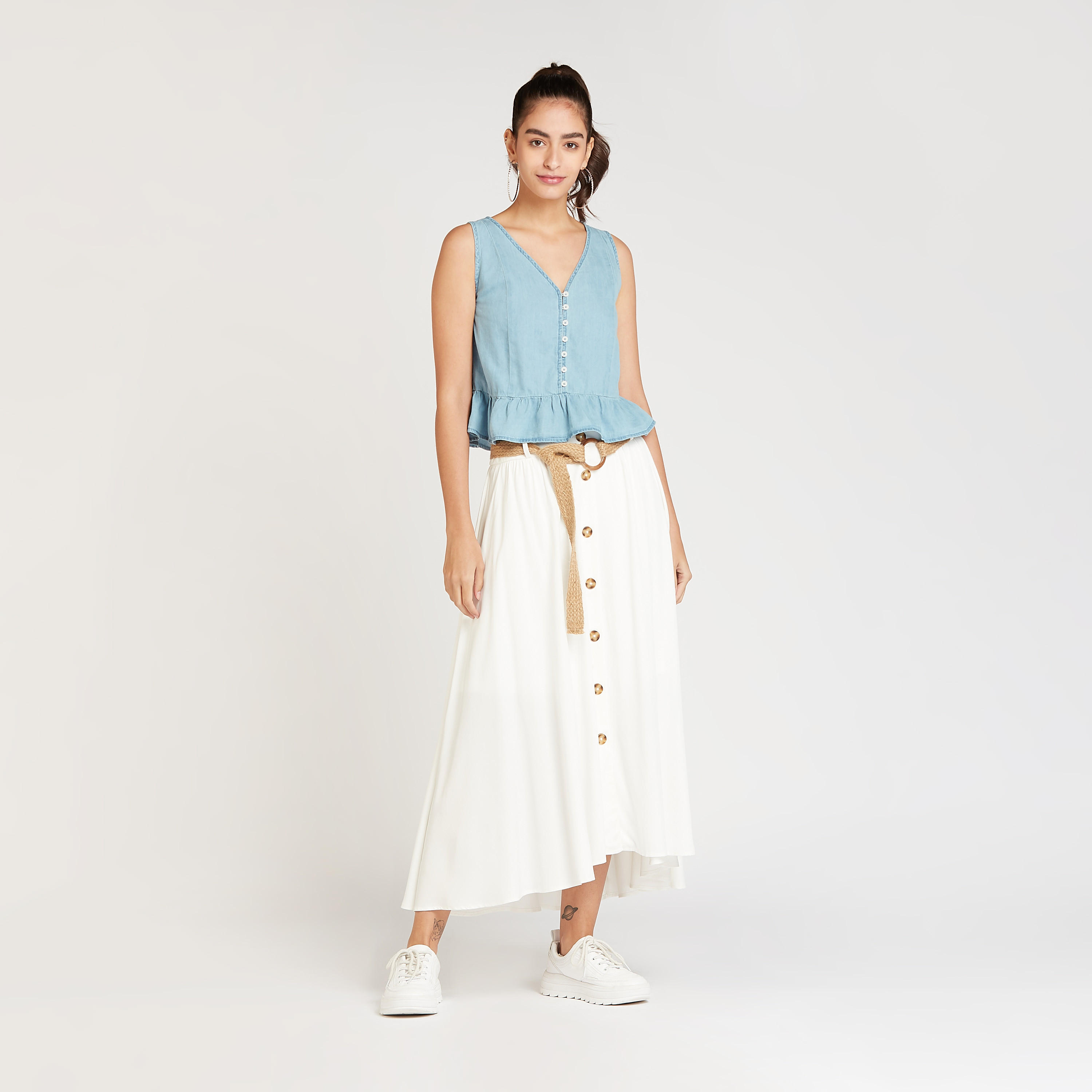 بلوزة قصيرة دون أكمام بكشكشة وياقة v من لي كوبر-women-clothing-shirtsandblouses-blouses-image-2