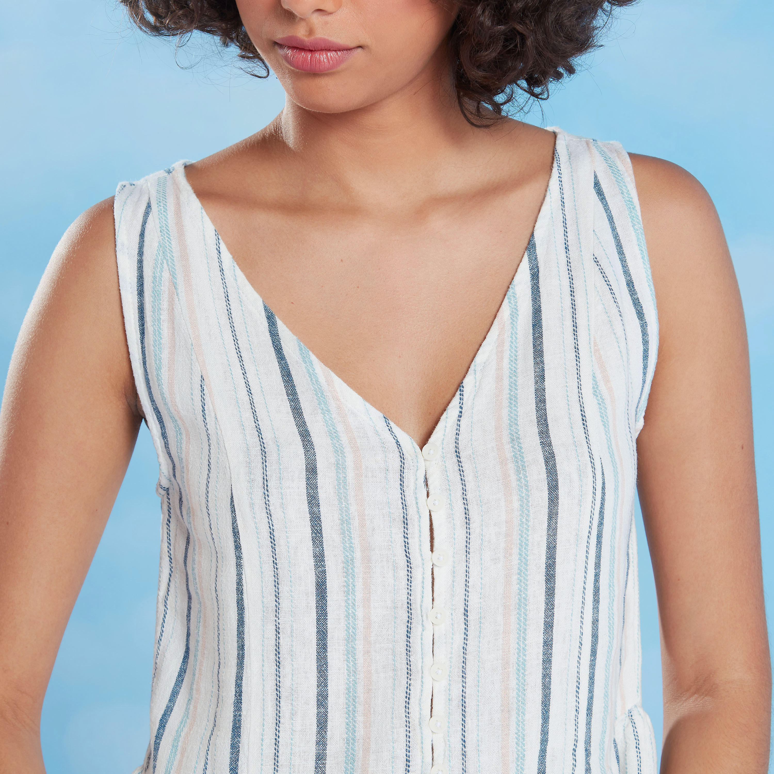 بلوزة بدون أكمام مخططة بياقة V من لي كوبر-women-clothing-shirtsandblouses-blouses-image-3