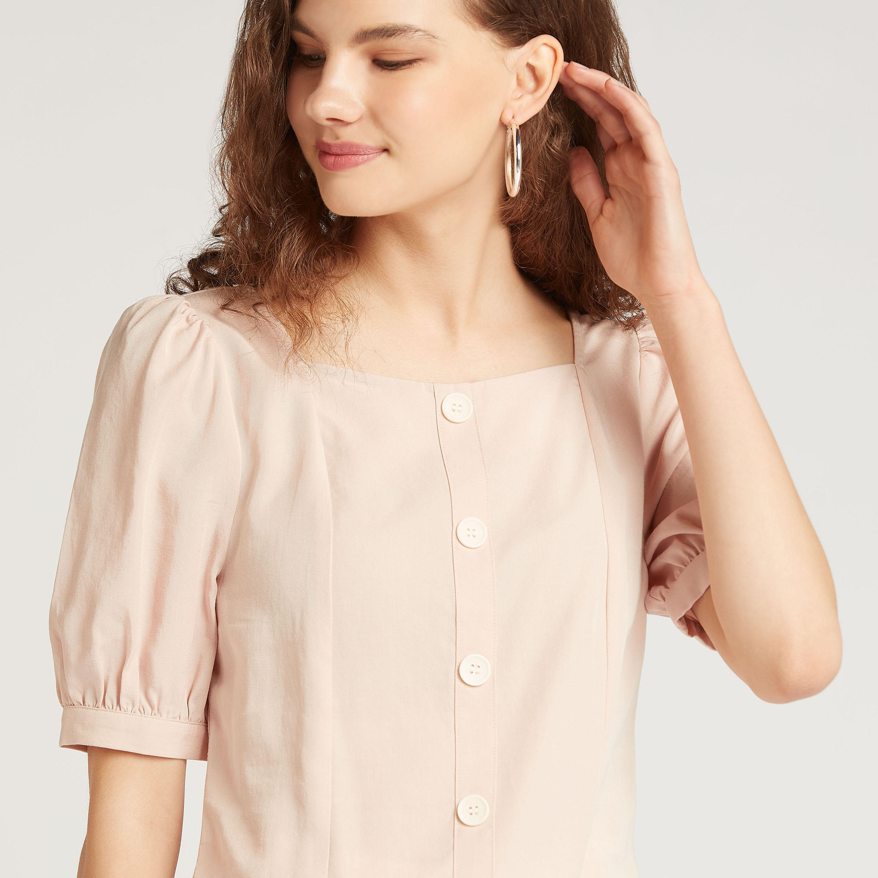 بلوزة سادة بياقة قلب وأكمام قصيرة من لي كوبر-women-clothing-shirtsandblouses-blouses-image-3