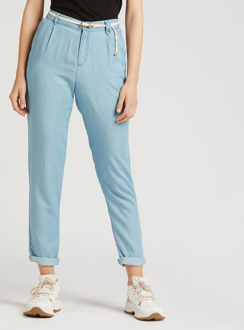 بنطلون سادة بخصر مرتفع وتفاصيل جيوب وعراوي حزام من لي كوبر-women-clothing-bottoms-trousers-image-5