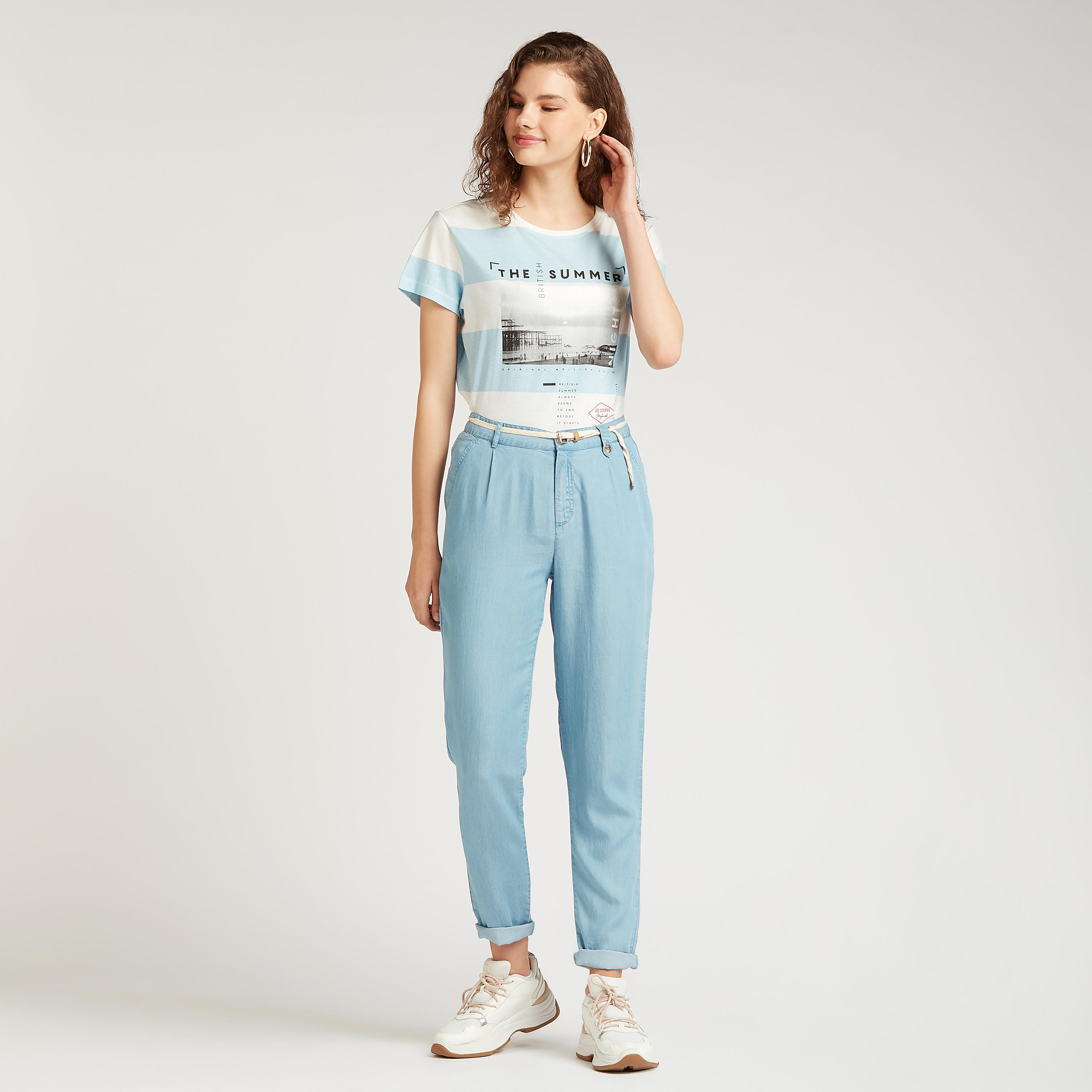 بنطلون سادة بخصر مرتفع وتفاصيل جيوب وعراوي حزام من لي كوبر-women-clothing-bottoms-trousers-image-4