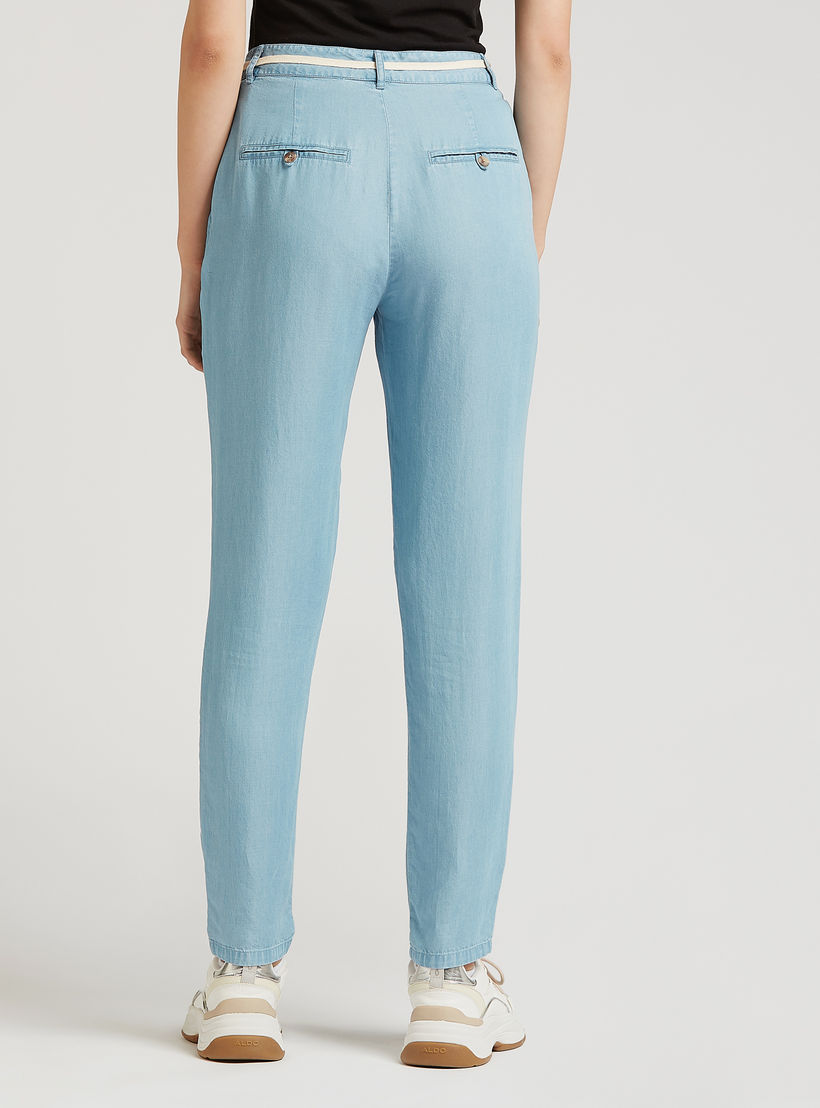 بنطلون سادة بخصر مرتفع وتفاصيل جيوب وعراوي حزام من لي كوبر-women-clothing-bottoms-trousers-image-2