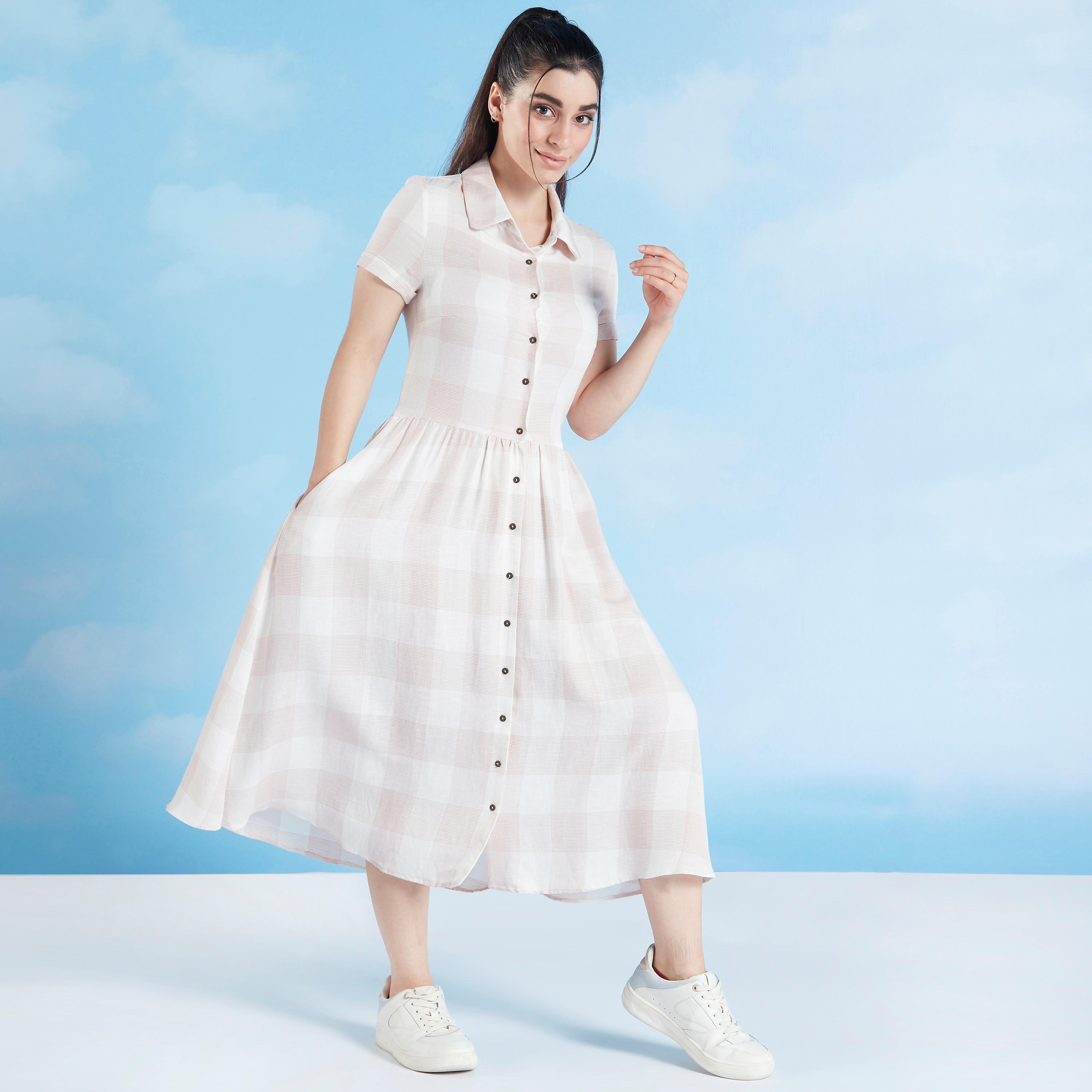 فستان كاروهات ميدي بأكمام قصيرة من لي كوبر-women-clothing-dresses-image-2