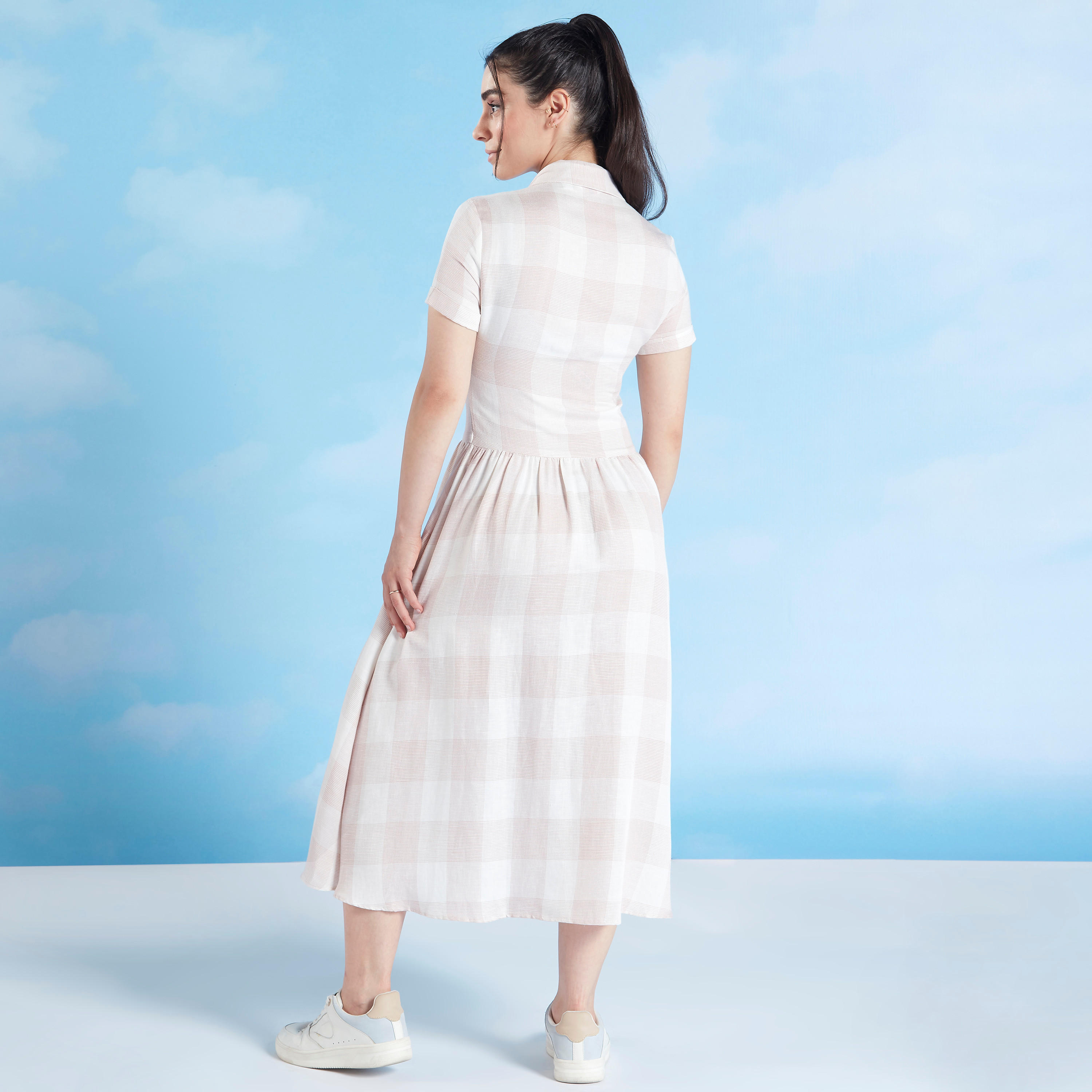 فستان كاروهات ميدي بأكمام قصيرة من لي كوبر-women-clothing-dresses-image-4