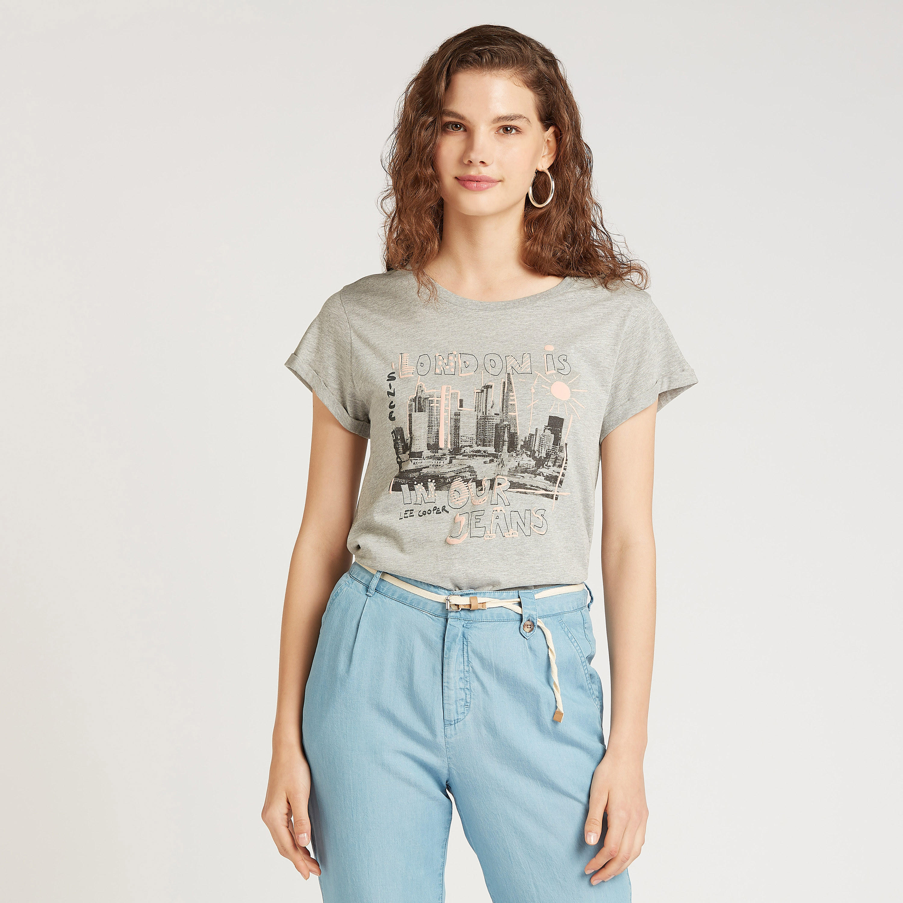 تيشيرت بقصة سليم بياقة مستديرة وأكمام كاب من لي كوبر-women-clothing-tshirts-image-1