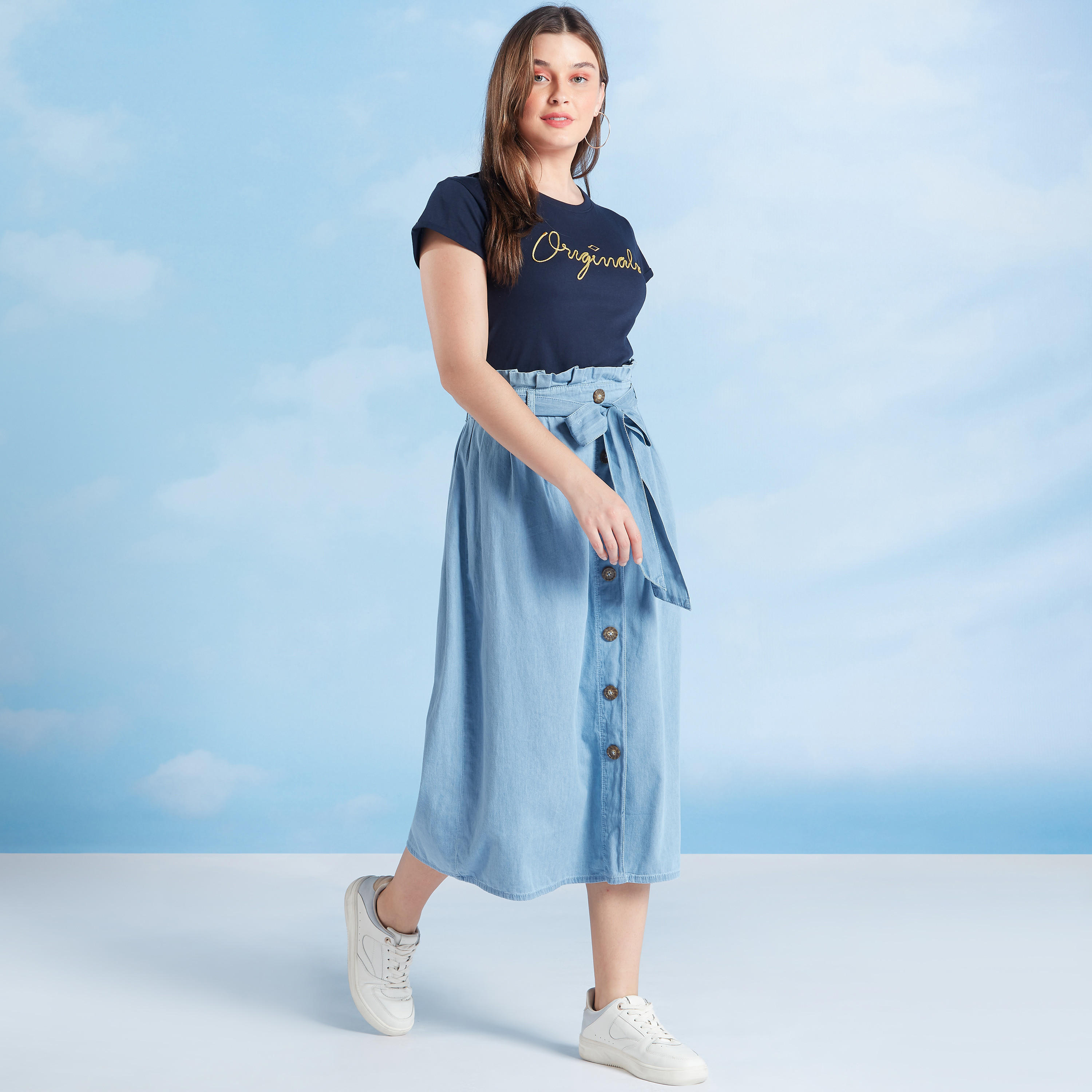 تيشيرت بقصة سليم بياقة مستديرة وأكمام كاب من لي كوبر-women-clothing-tshirts-image-2