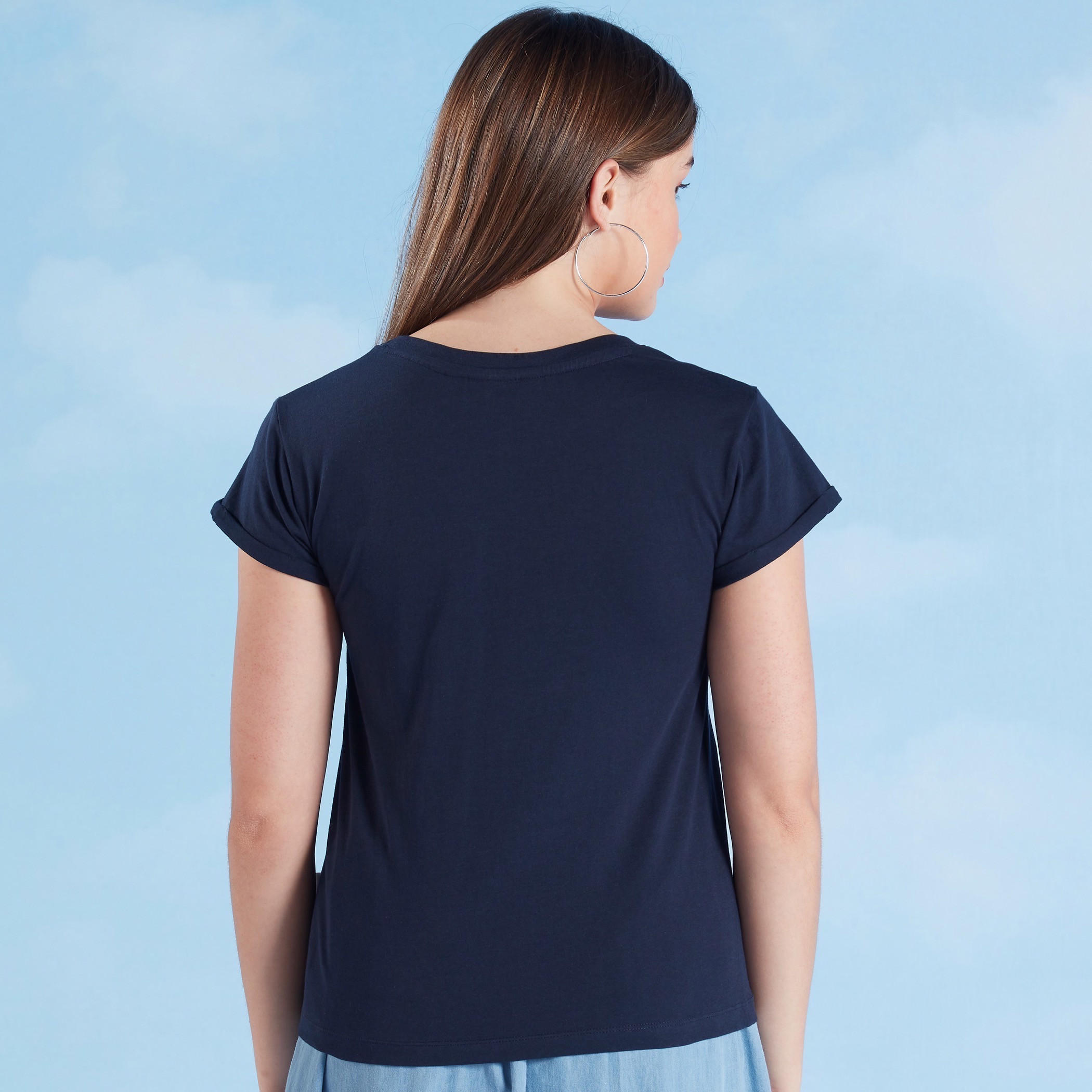 تيشيرت بقصة سليم بياقة مستديرة وأكمام كاب من لي كوبر-women-clothing-tshirts-image-5