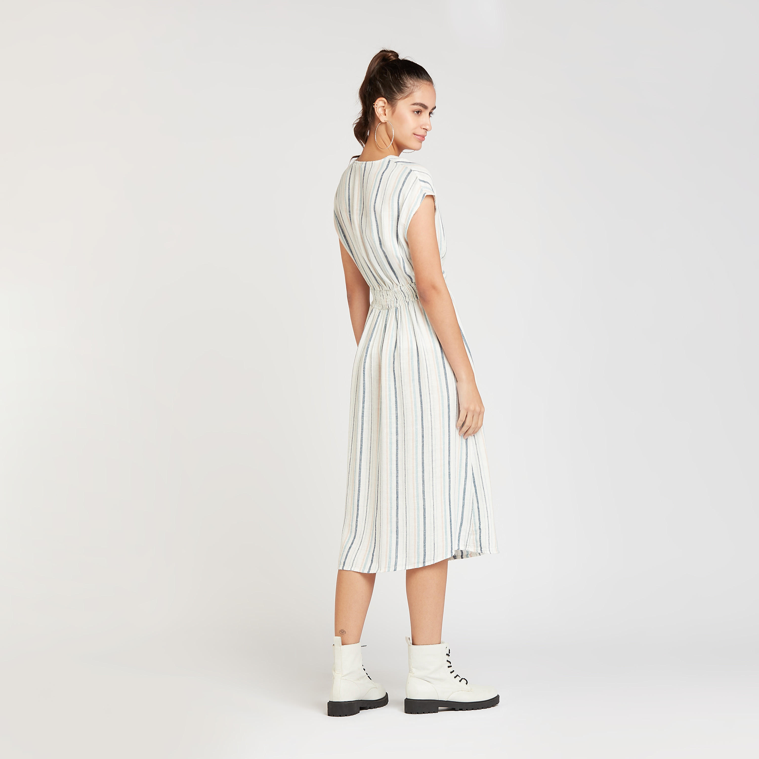 فستان إيه لاين ميدي مخطط بأكمام كاب و أربطة من لي كوبر-women-clothing-dresses-image-4