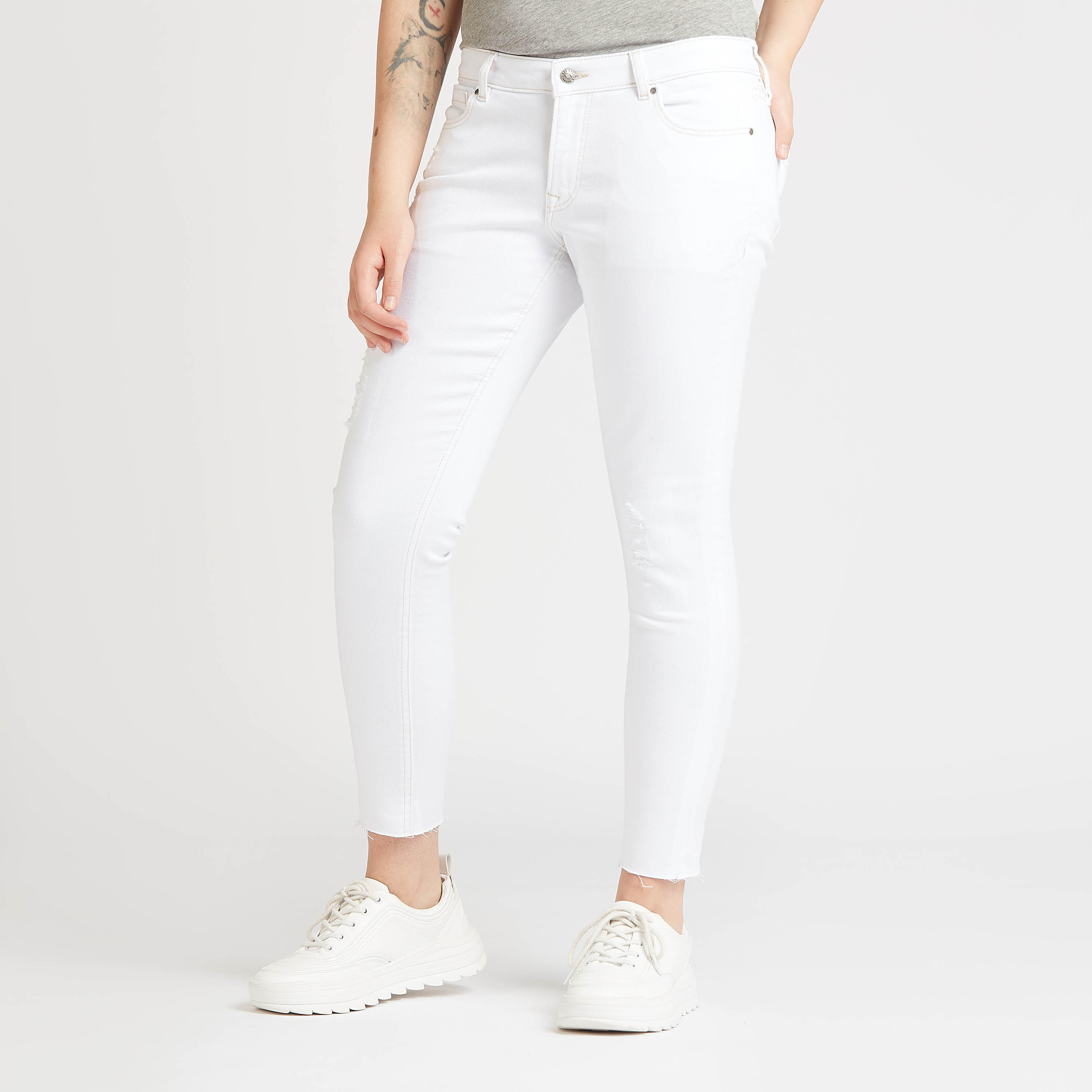 بنطلون جينز سكيني سادة بخصر متوسّط الإرتفاع وجيوب وعراوي من لي كوبر-women-clothing-bottoms-jeans-image-1