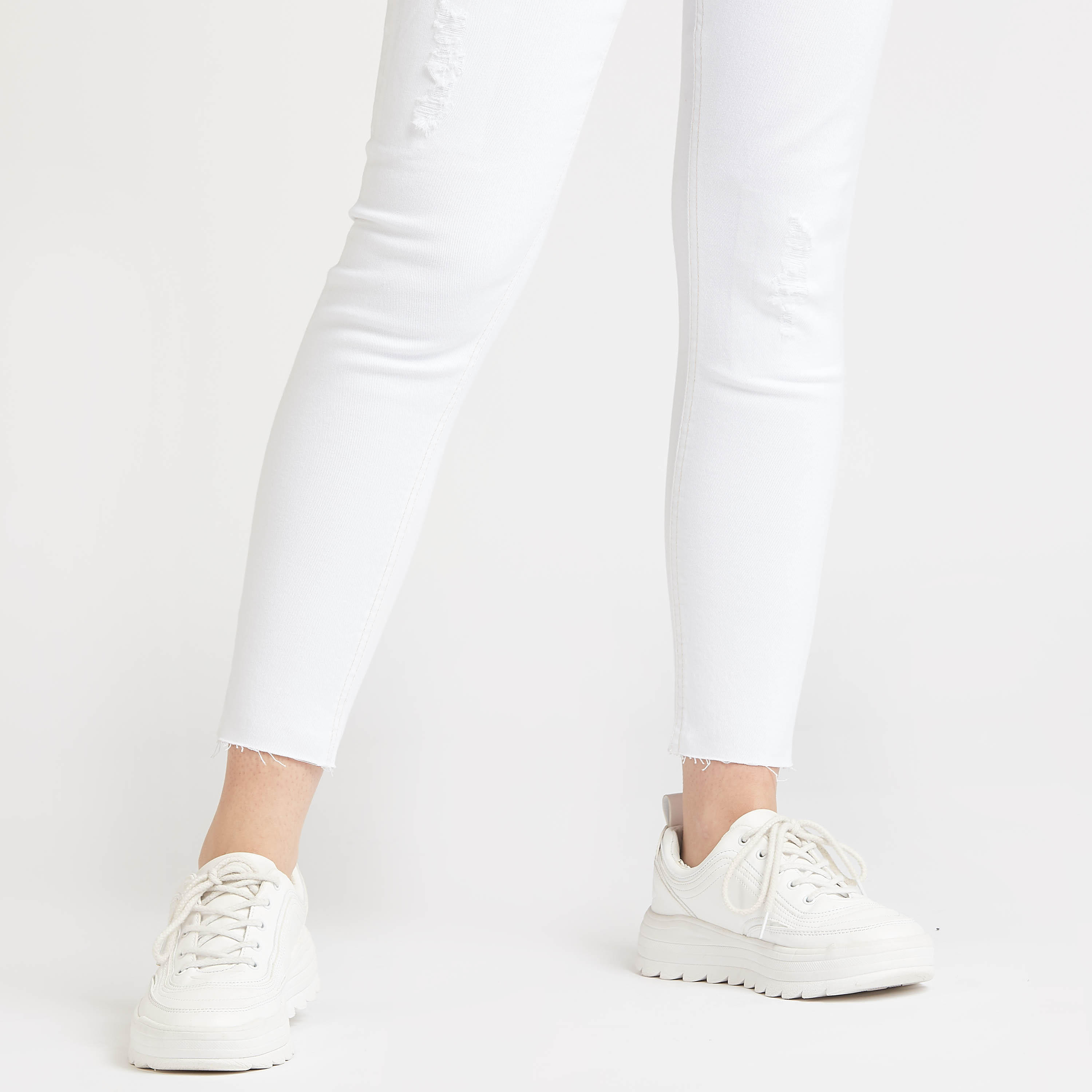 بنطلون جينز سكيني سادة بخصر متوسّط الإرتفاع وجيوب وعراوي من لي كوبر-women-clothing-bottoms-jeans-image-3