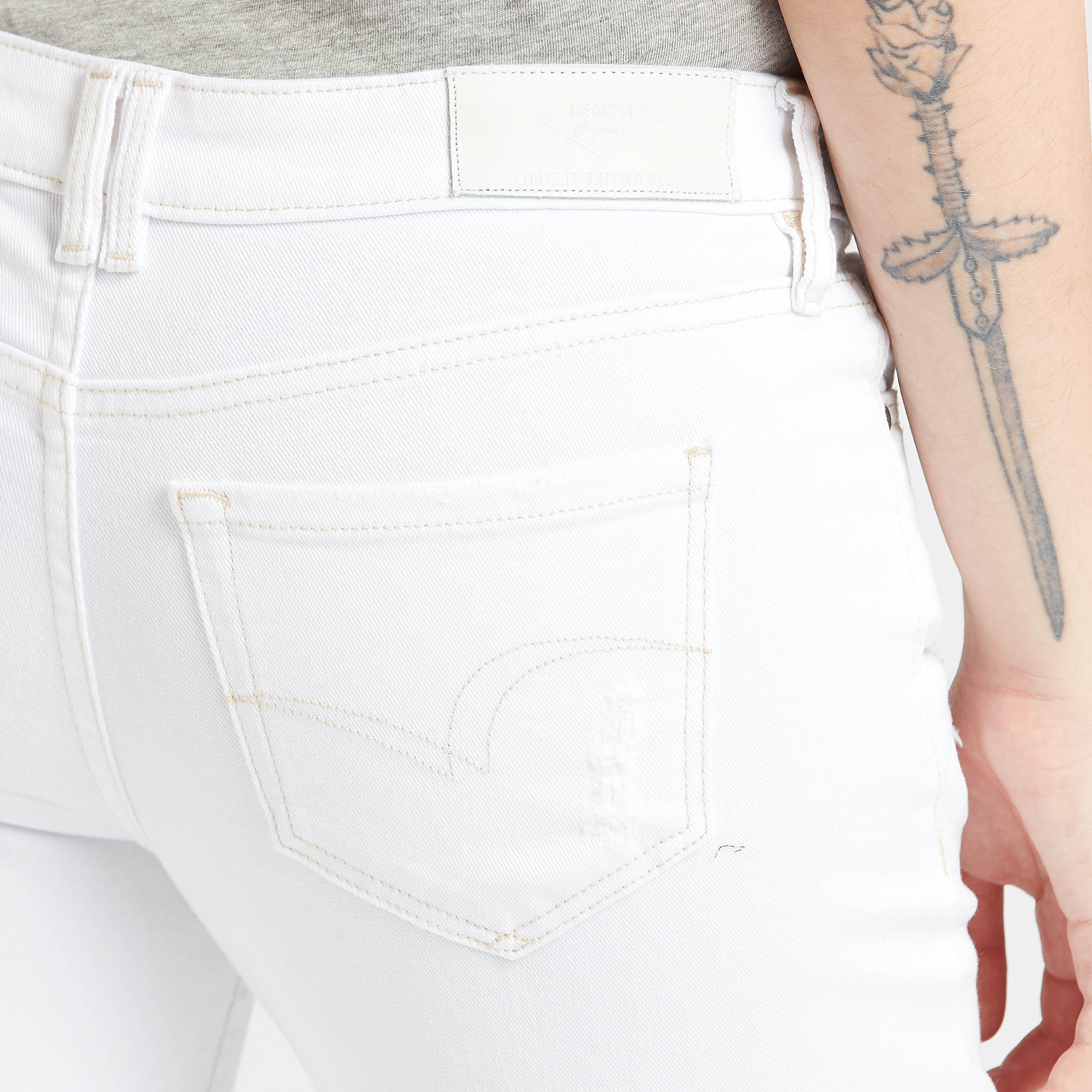 بنطلون جينز سكيني سادة بخصر متوسّط الإرتفاع وجيوب وعراوي من لي كوبر-women-clothing-bottoms-jeans-image-5