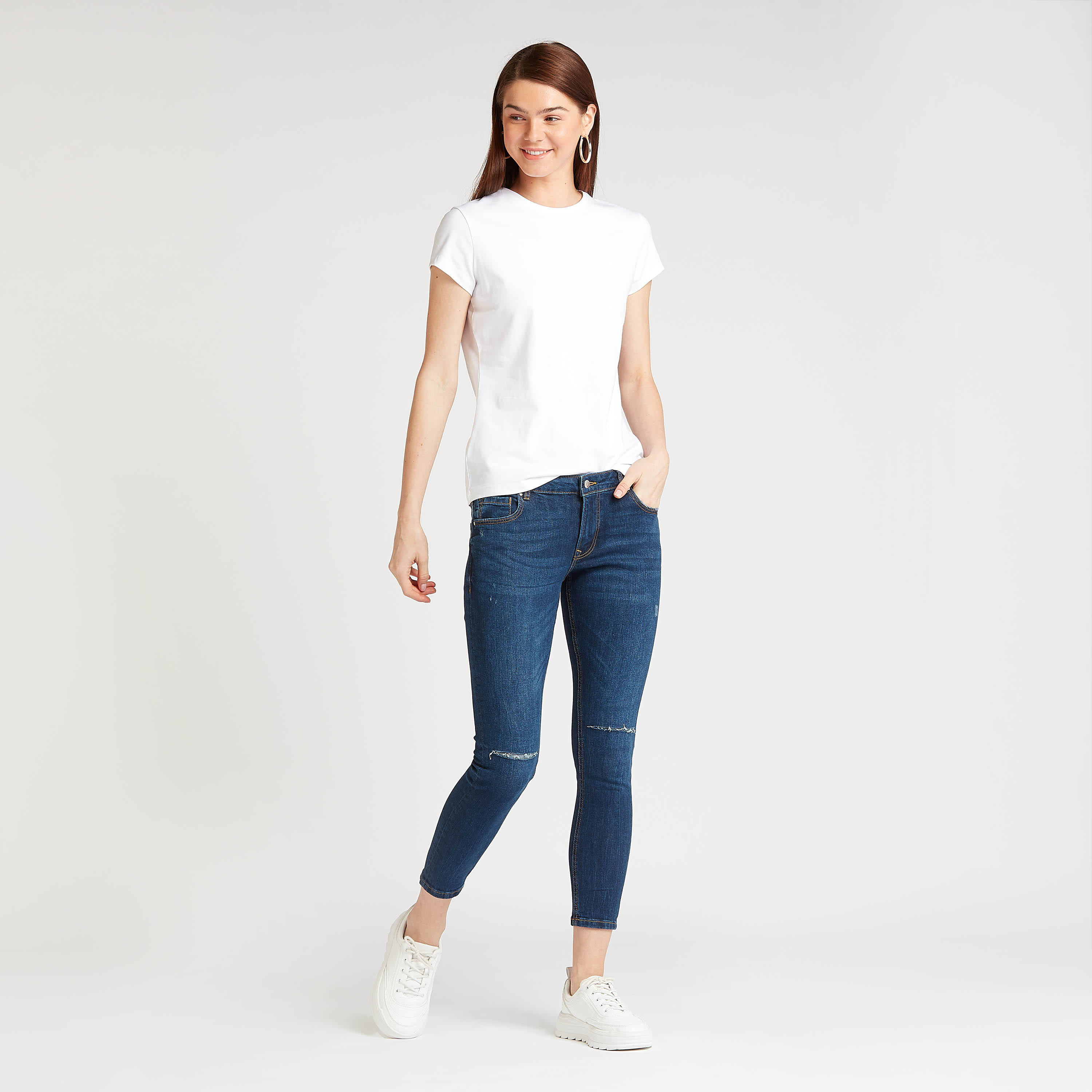 بنطلون جينز سكيني ممزّق بخصر متوسط الارتفاع وتفاصيل جيوب من لي كوبر-women-clothing-bottoms-jeans-image-2