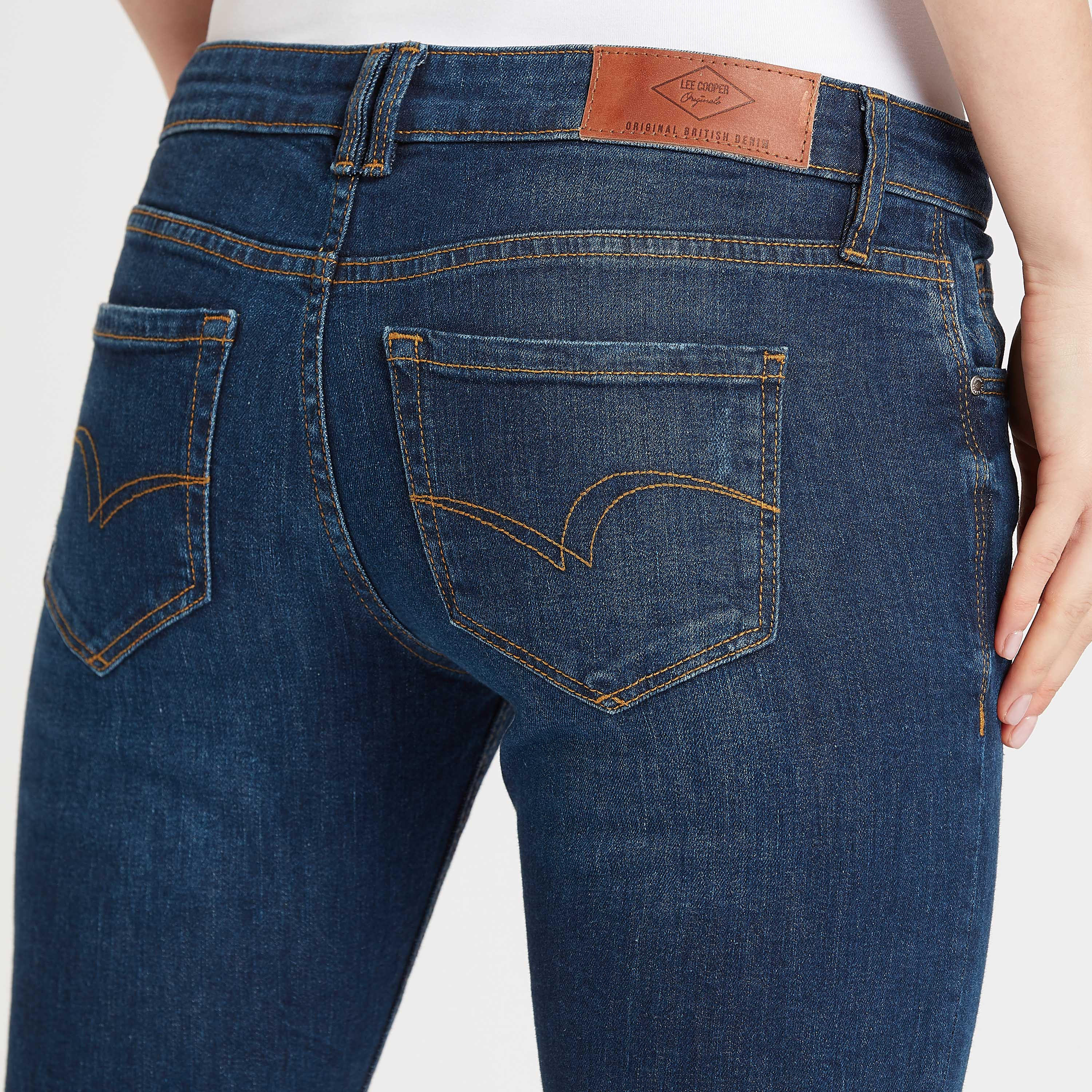 بنطلون جينز سكيني ممزّق بخصر متوسط الارتفاع وتفاصيل جيوب من لي كوبر-women-clothing-bottoms-jeans-image-5