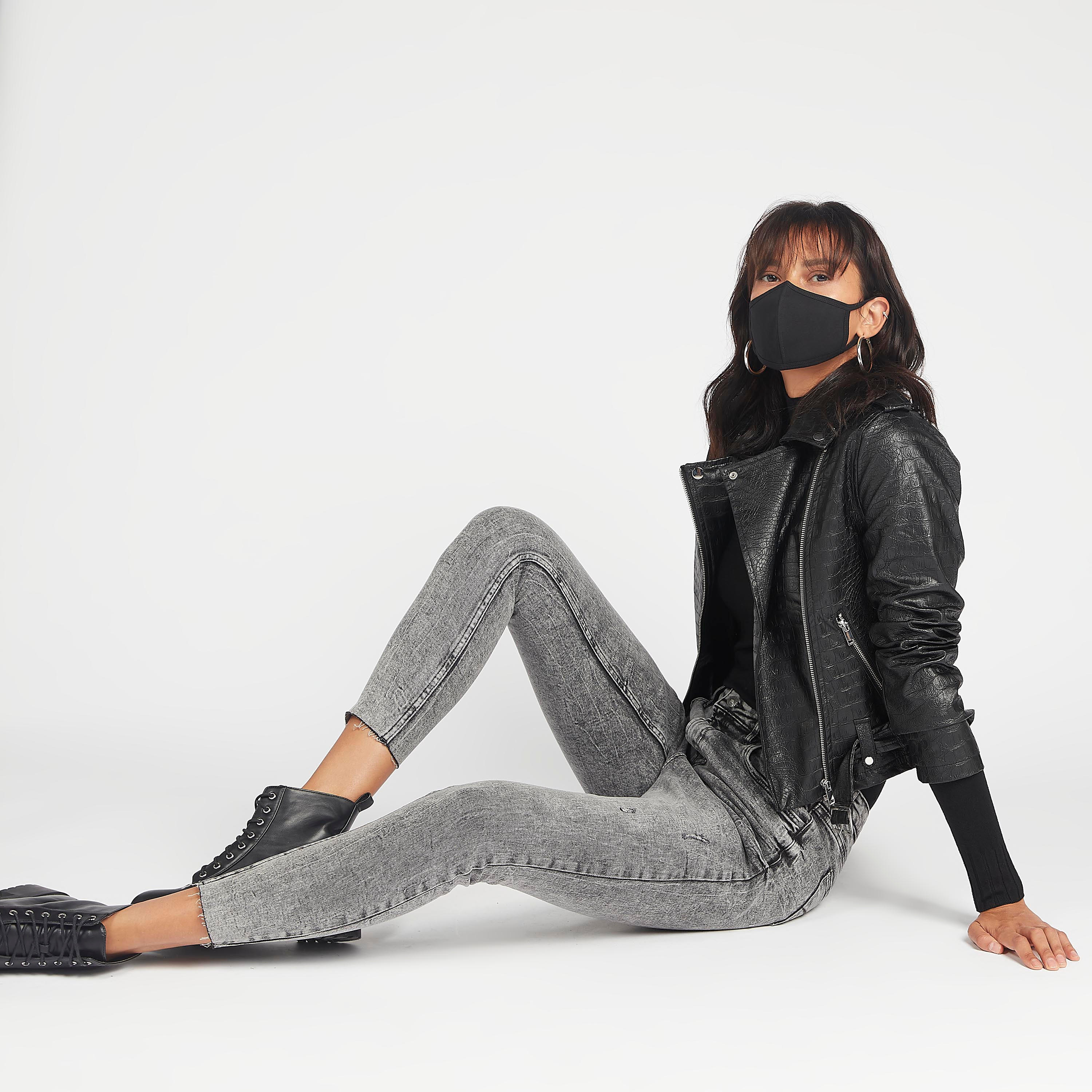 بنطلون جينز دنيم سادة سكيني فيت بزر إغلاق من لي كوبر-women-clothing-bottoms-jeans-image-4