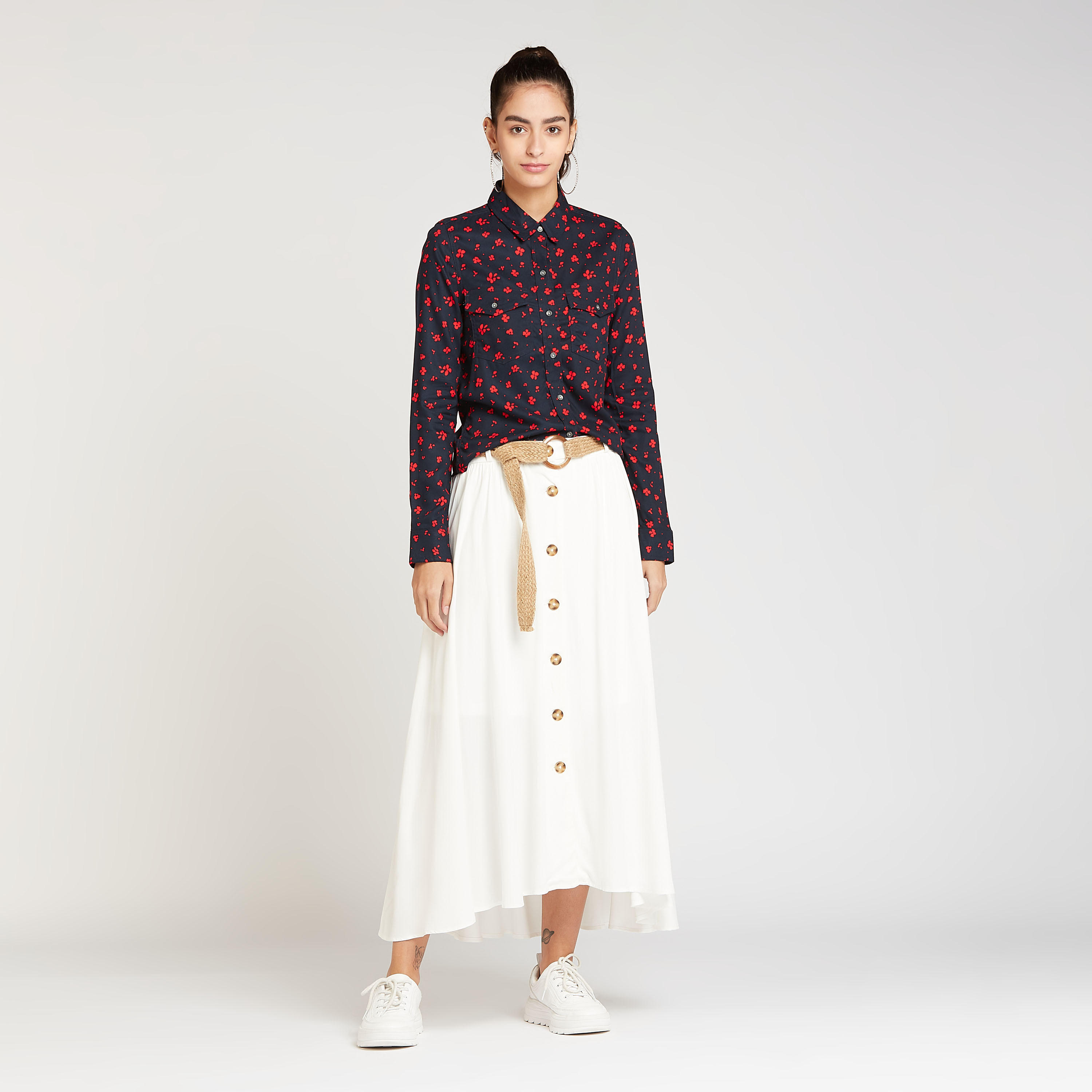 قميص بياقة عادية وأكمام طويلة وطبعات أزهار من لي كوبر-women-clothing-shirtsandblouses-shirts-image-2