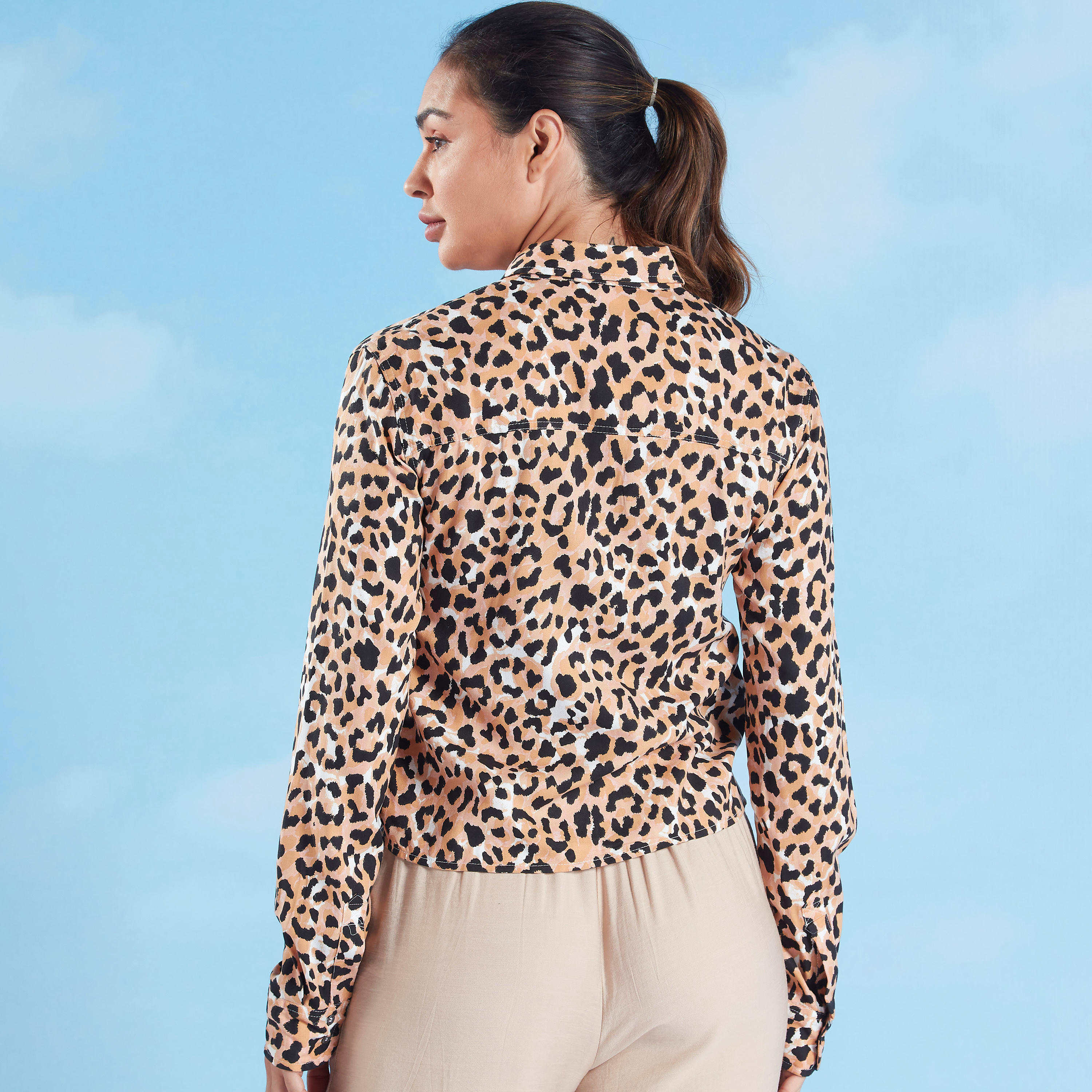 قميص بأكمام طويلة وجيوب بطيّة وطبعات حيوانات من لي كوبر-women-clothing-shirtsandblouses-shirts-image-5