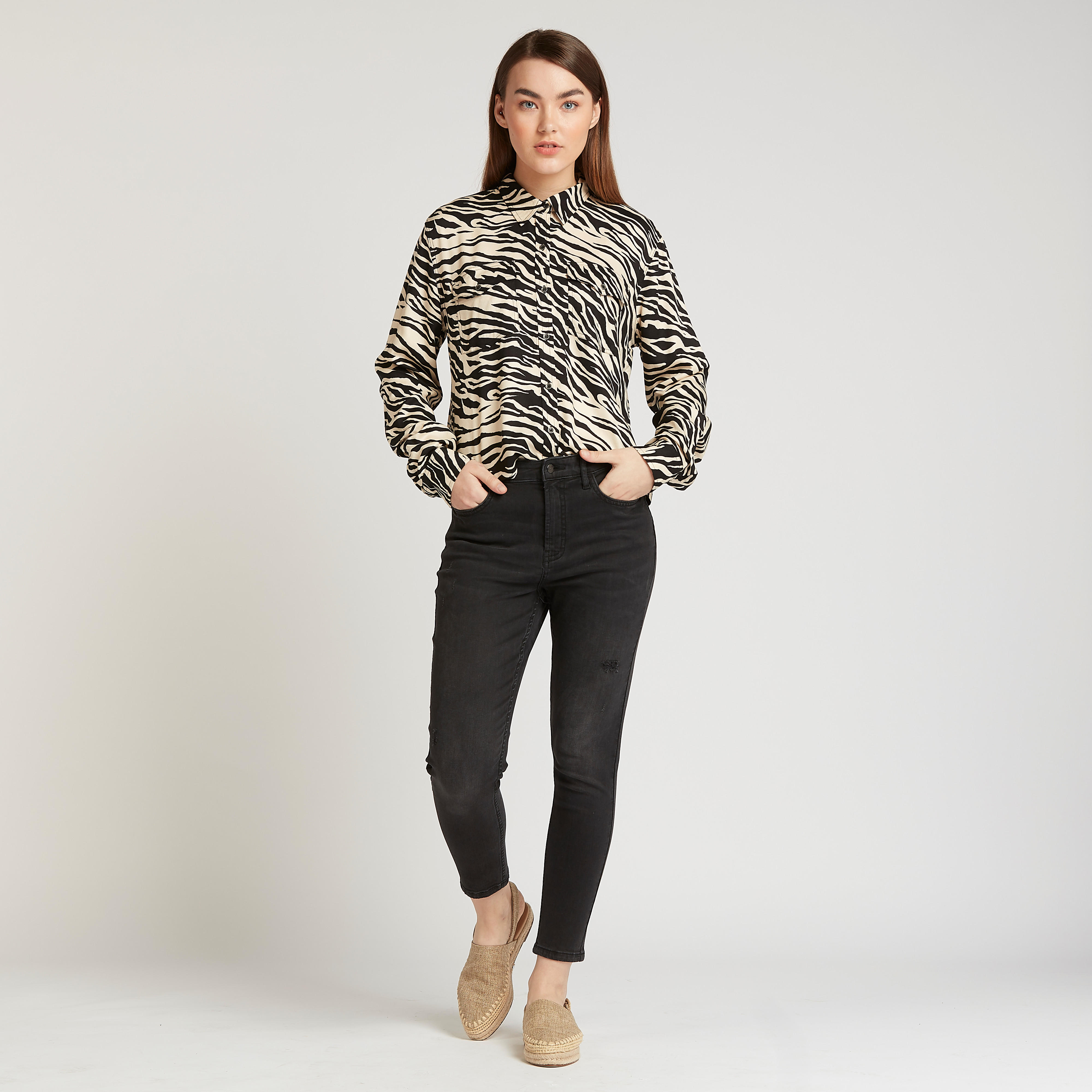 قميص بأكمام طويلة وجيوب بطيّة وطبعات حيوانات من لي كوبر-women-clothing-shirtsandblouses-shirts-image-2