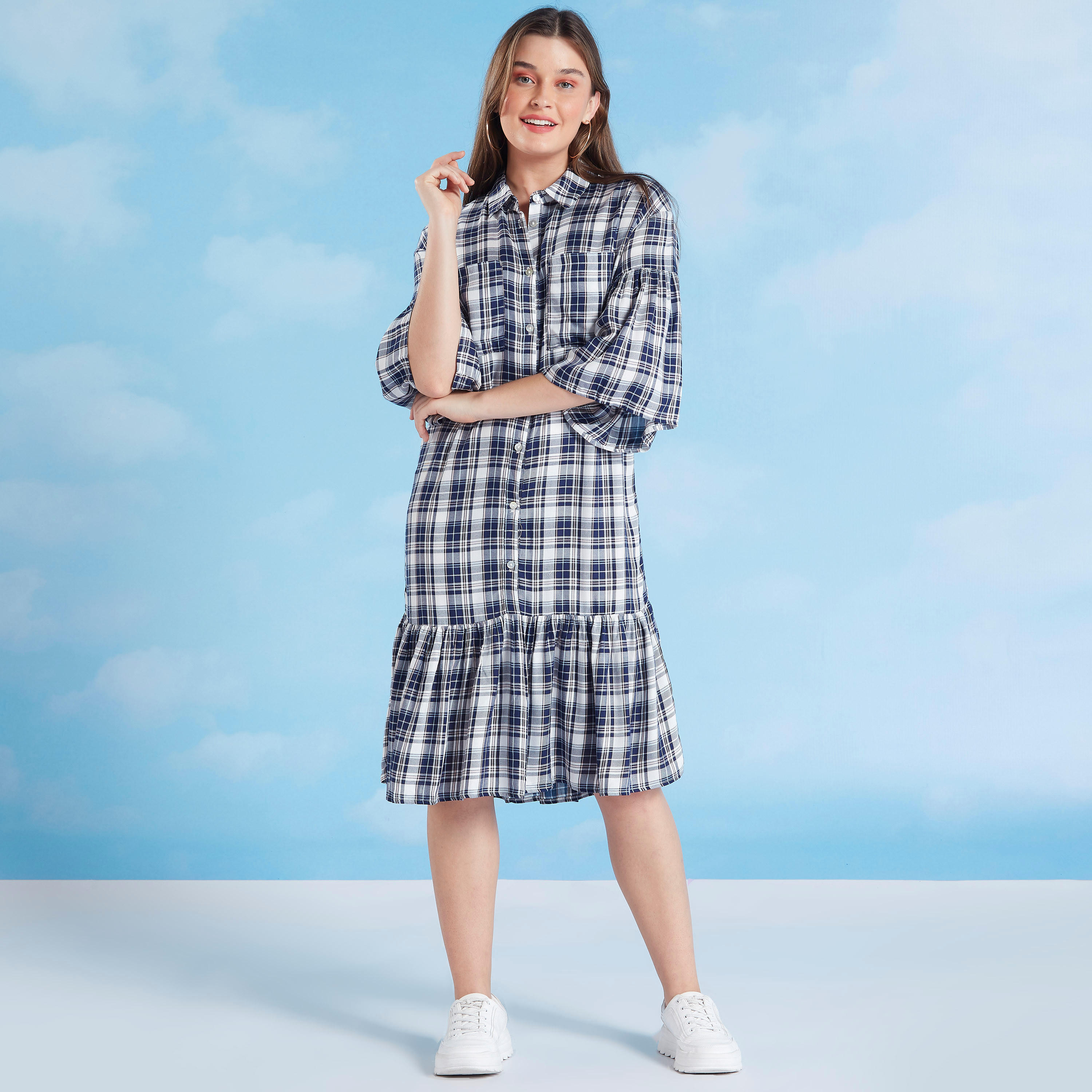 فستان قميص ميدي مربعات بأكمام عريضة وجيب على الصدر من لي كوبر-women-clothing-dresses-image-1