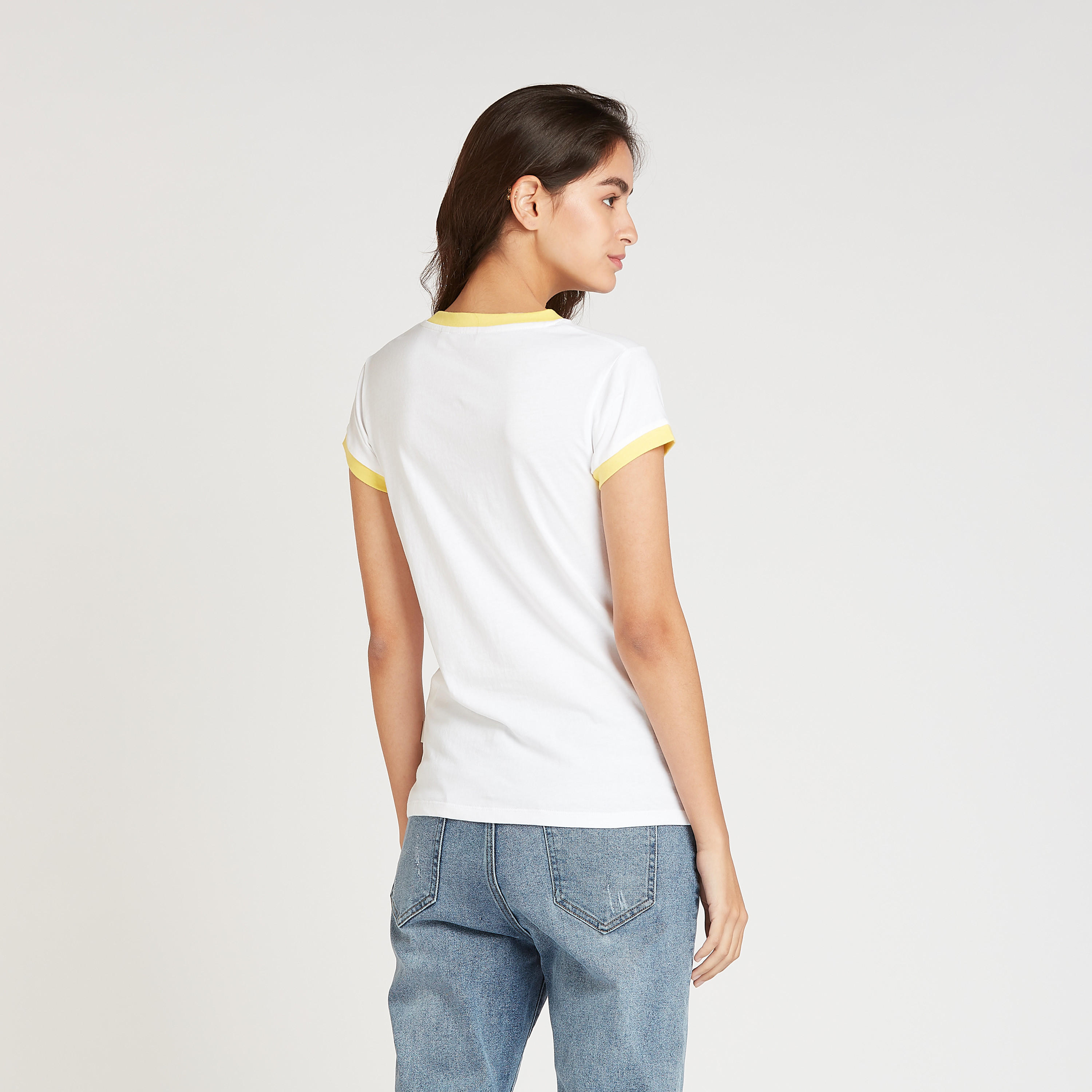 تيشيرت بياقة ضيقة وأكمام قصيرة وطبعات جرافيك من لي كوبر-women-clothing-tshirts-image-4