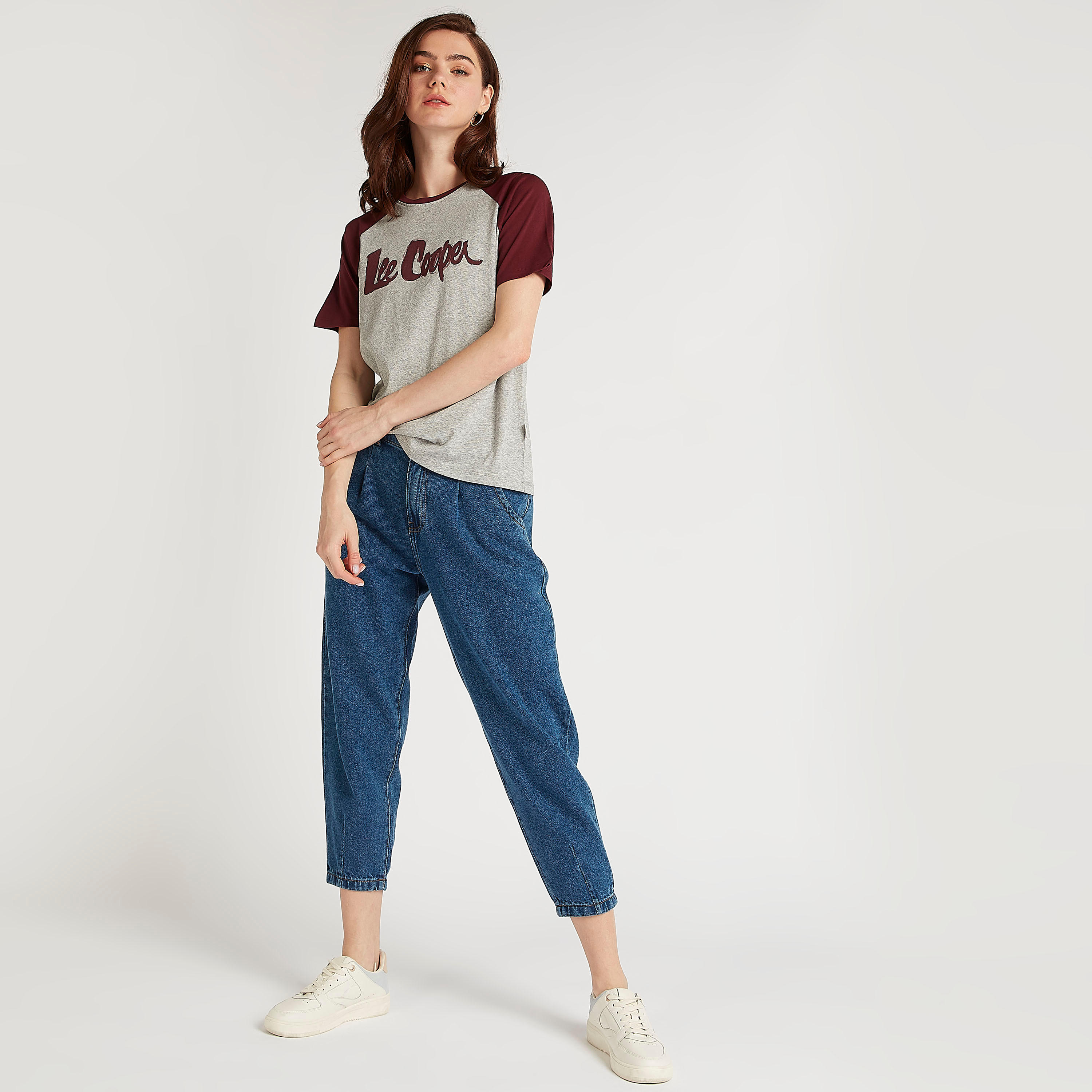 تيشيرت بياقة ضيّقة وأكمام قصيرة وطبعات من لي كوبر-women-clothing-tshirts-image-4