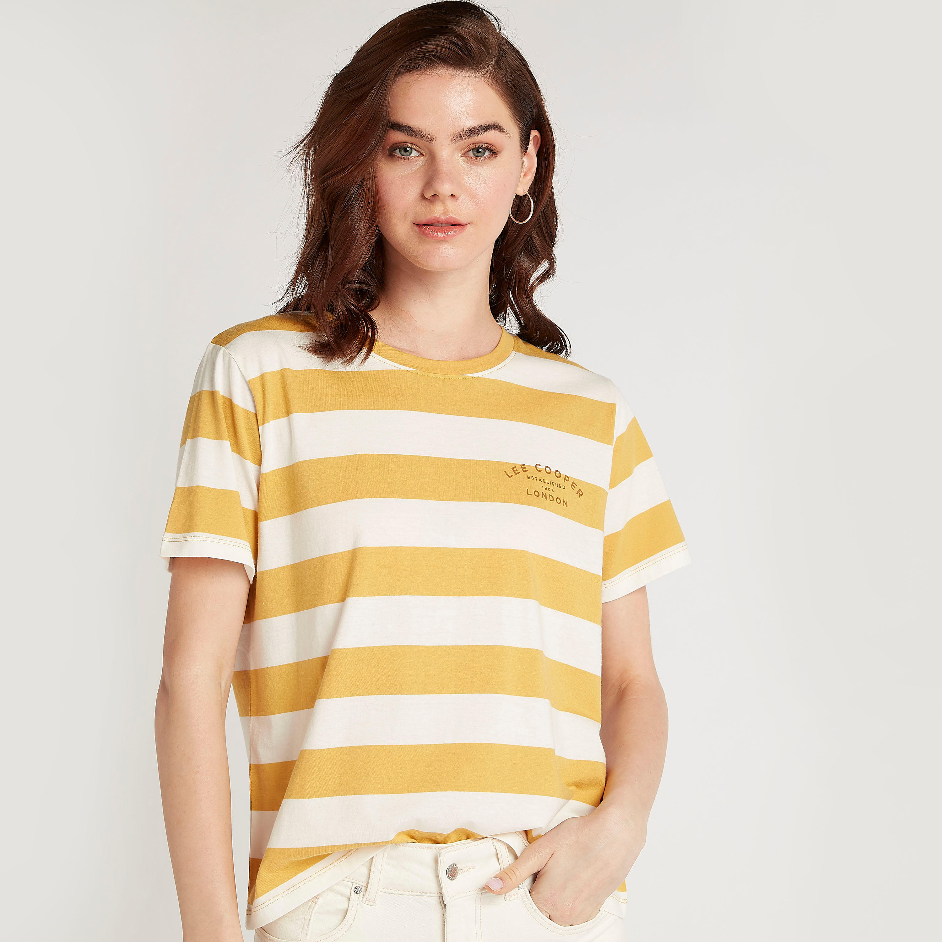 تيشيرت مقلّم بياقة ضيّقة وأكمام قصيرة من لي كوبر-women-clothing-tshirts-image-3