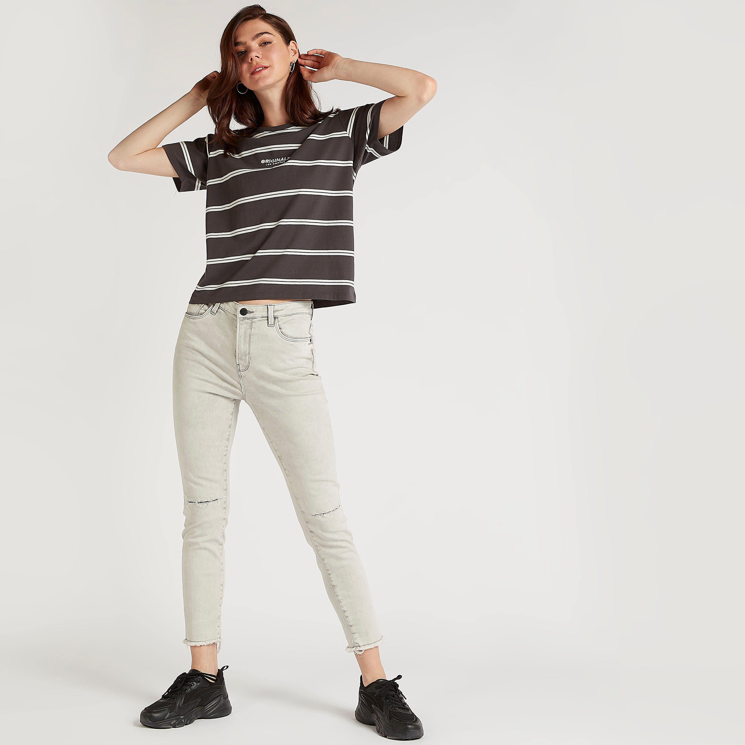 تيشيرت مقلّم بياقة ضيّقة وأكمام قصيرة من لي كوبر-women-clothing-tshirts-image-2