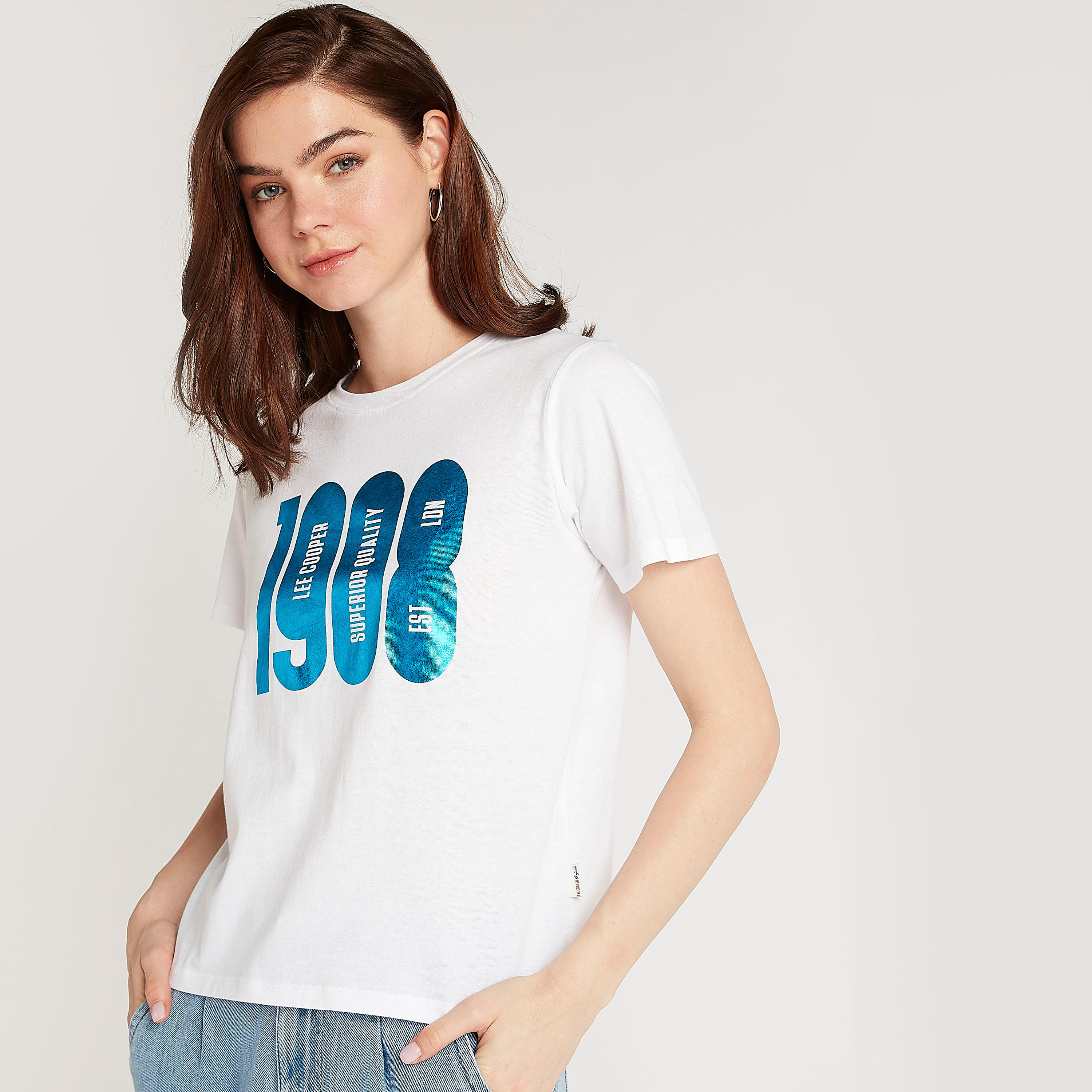 تيشيرت بياقة ضيّقة وأكمام قصيرة من لي كوبر-women-clothing-tshirts-image-4