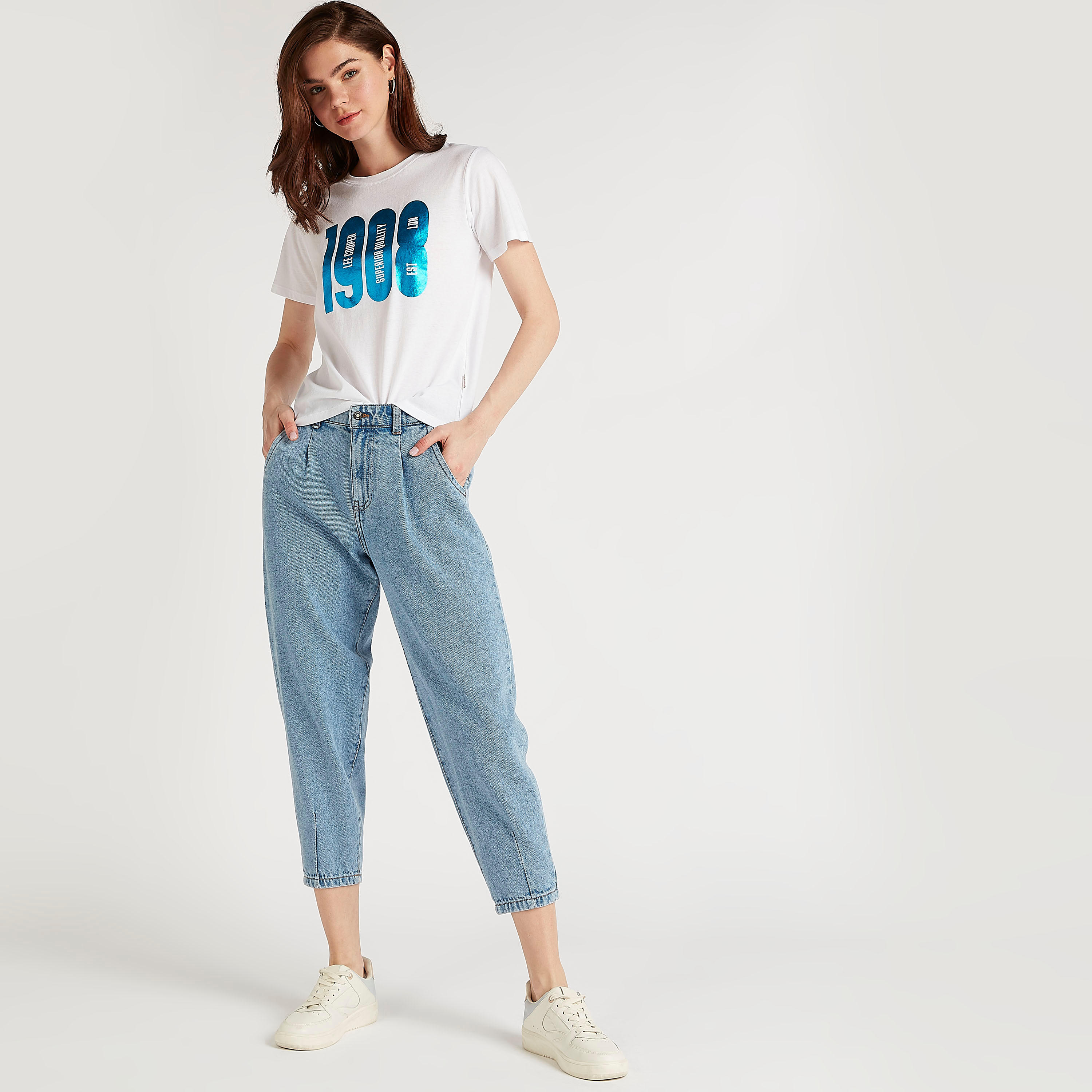 تيشيرت بياقة ضيّقة وأكمام قصيرة من لي كوبر-women-clothing-tshirts-image-3