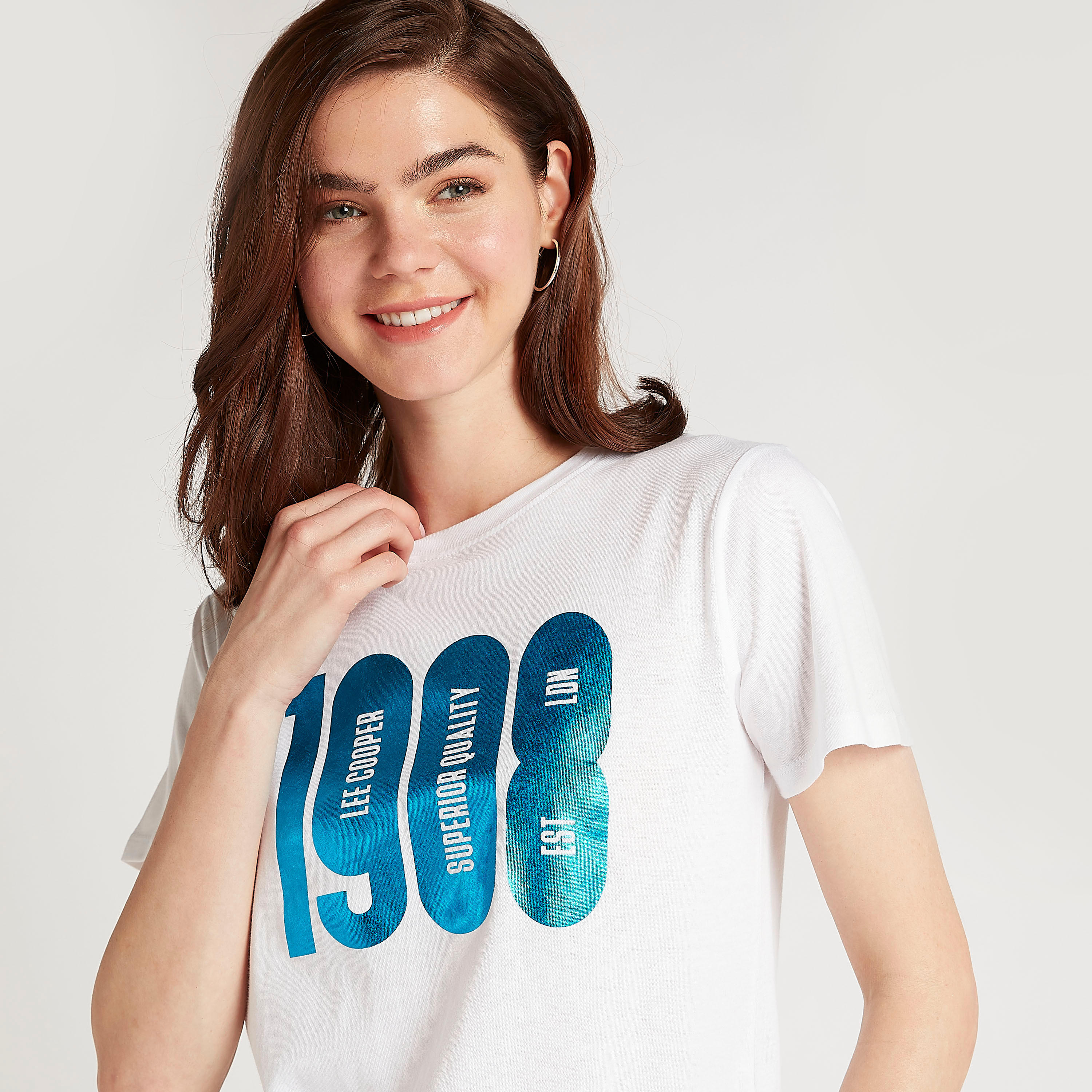 تيشيرت بياقة ضيّقة وأكمام قصيرة من لي كوبر-women-clothing-tshirts-image-2
