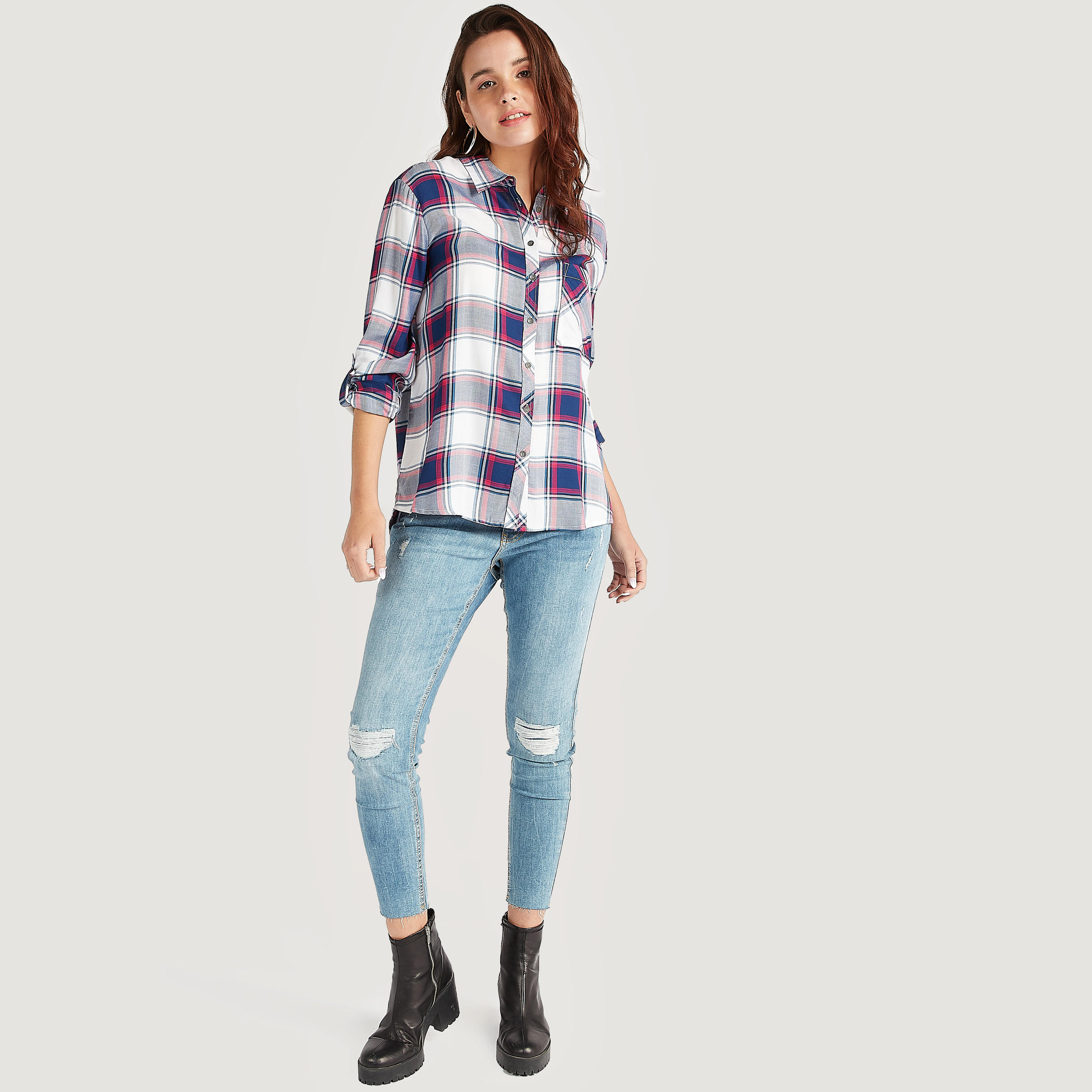 قميص بوي فريند كاروهات مع أكمام طويلة من لي كوبر-women-clothing-shirtsandblouses-shirts-image-2