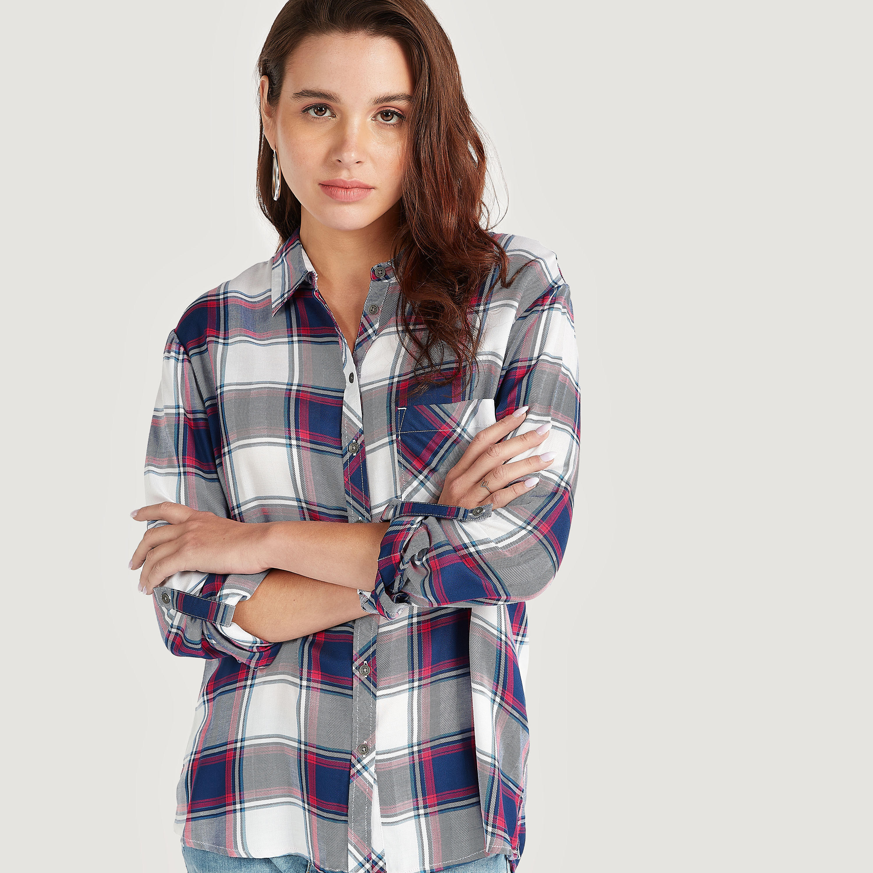 قميص بوي فريند كاروهات مع أكمام طويلة من لي كوبر-women-clothing-shirtsandblouses-shirts-image-3
