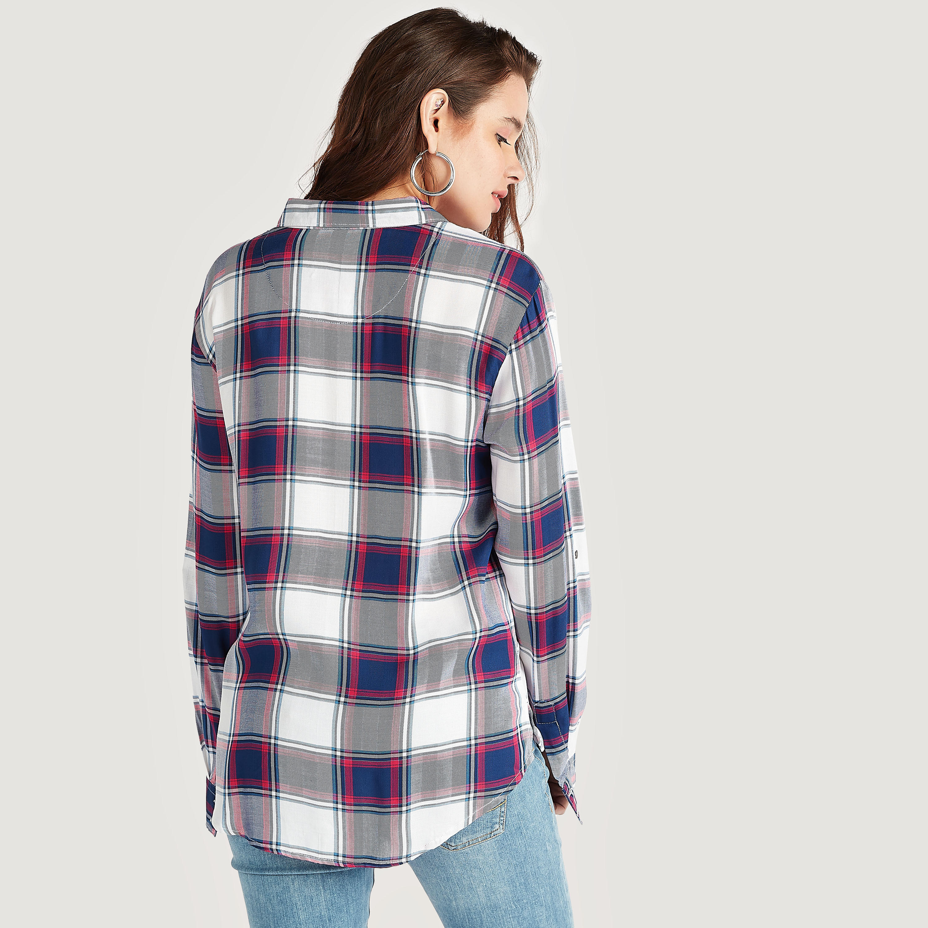 قميص بوي فريند كاروهات مع أكمام طويلة من لي كوبر-women-clothing-shirtsandblouses-shirts-image-4