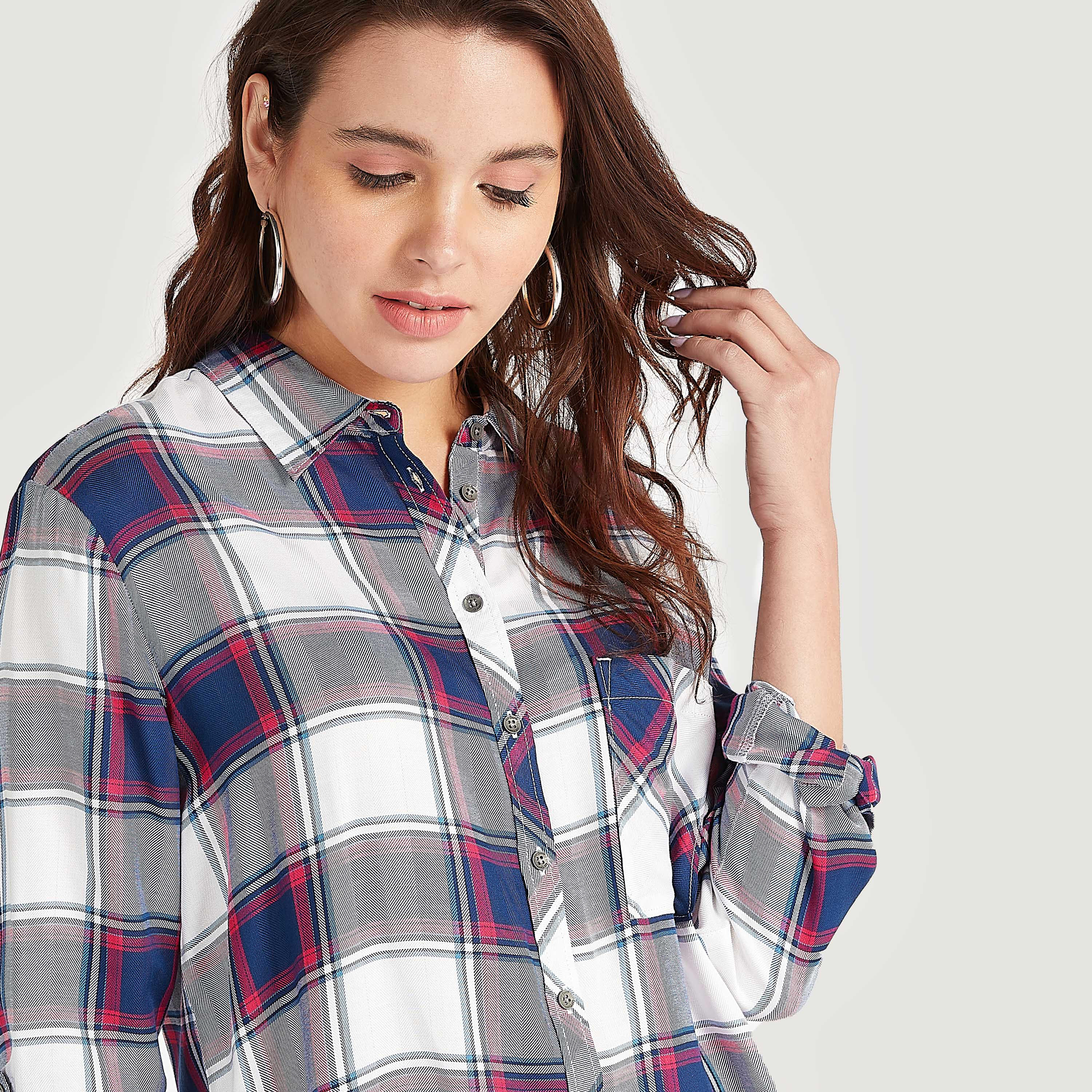 قميص بوي فريند كاروهات مع أكمام طويلة من لي كوبر-women-clothing-shirtsandblouses-shirts-image-5