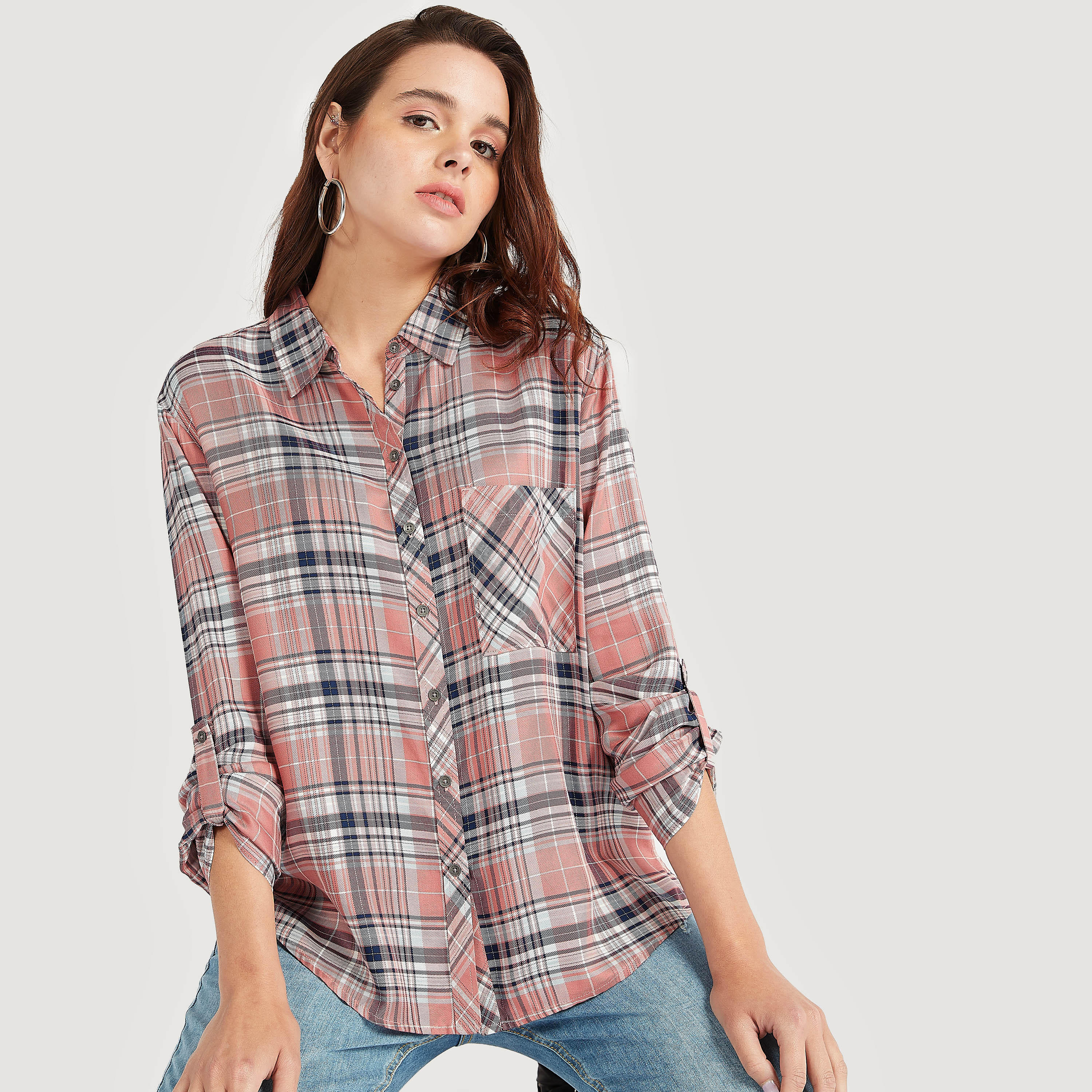 قميص بوي فريند كاروهات مع أكمام طويلة من لي كوبر-women-clothing-shirtsandblouses-shirts-image-3