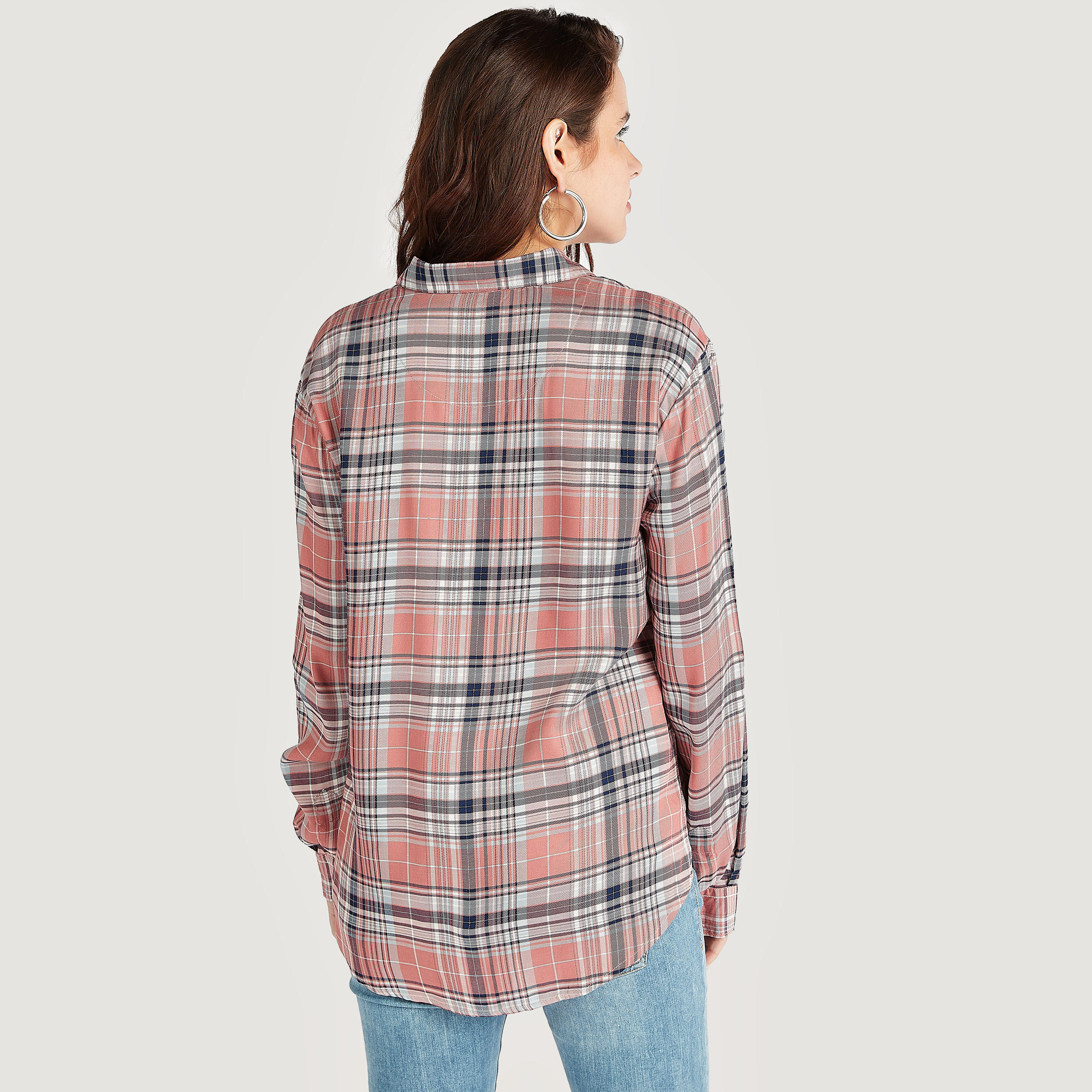 قميص بوي فريند كاروهات مع أكمام طويلة من لي كوبر-women-clothing-shirtsandblouses-shirts-image-5