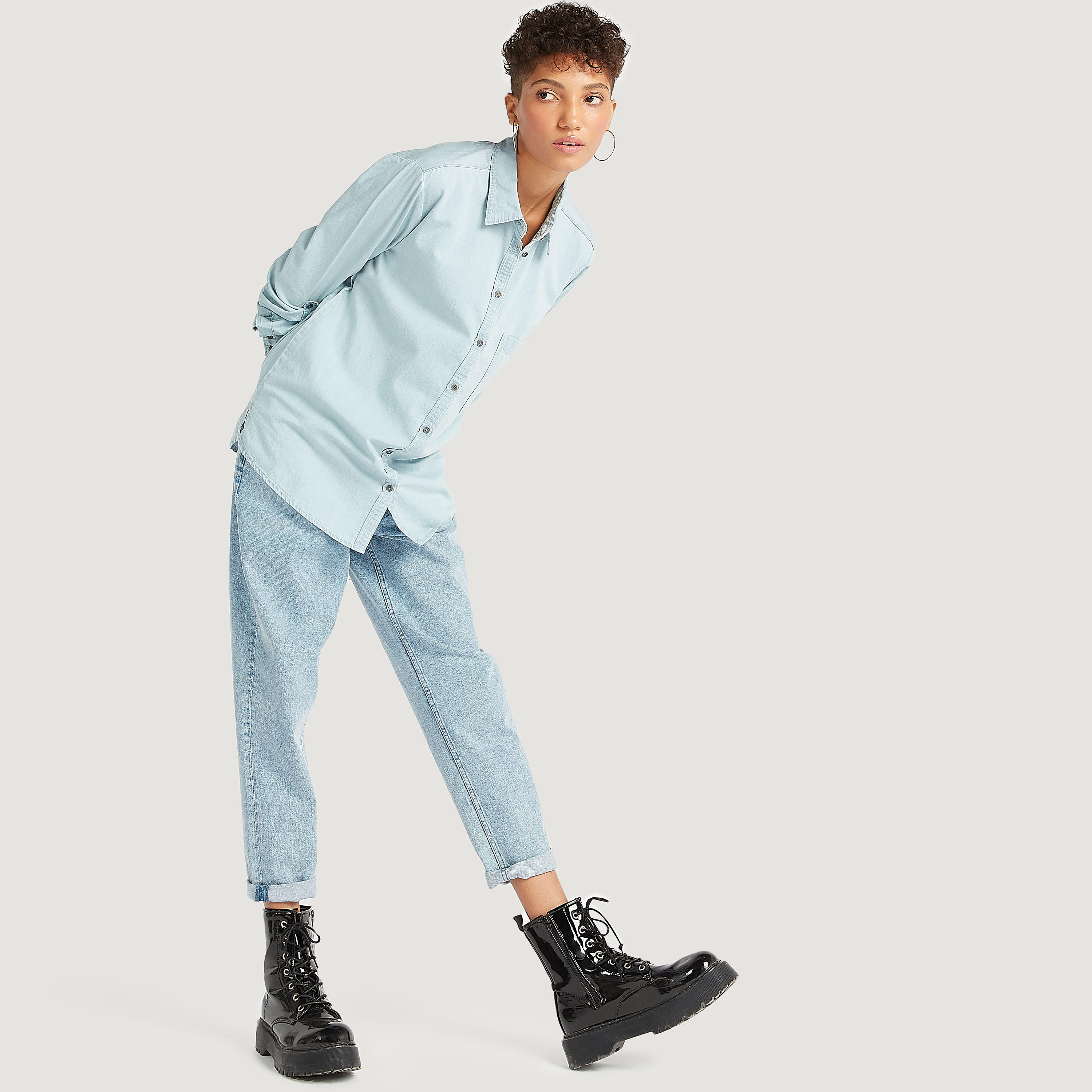 قميص مستدام بوي فريند مع أكمام طويلة من لي كوبر-women-clothing-shirtsandblouses-shirts-image-2