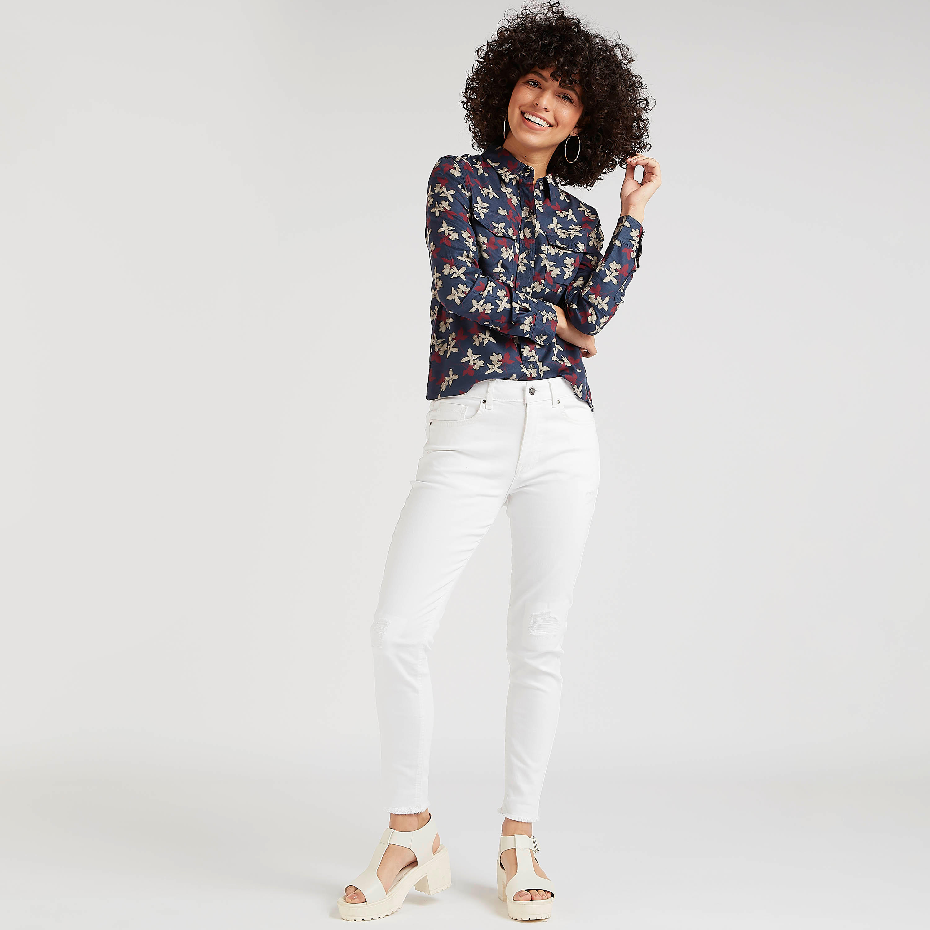 قميص بوي فريند دنيم بطبعات وجيب بطيّة من لي كوبر-women-clothing-shirtsandblouses-shirts-image-2