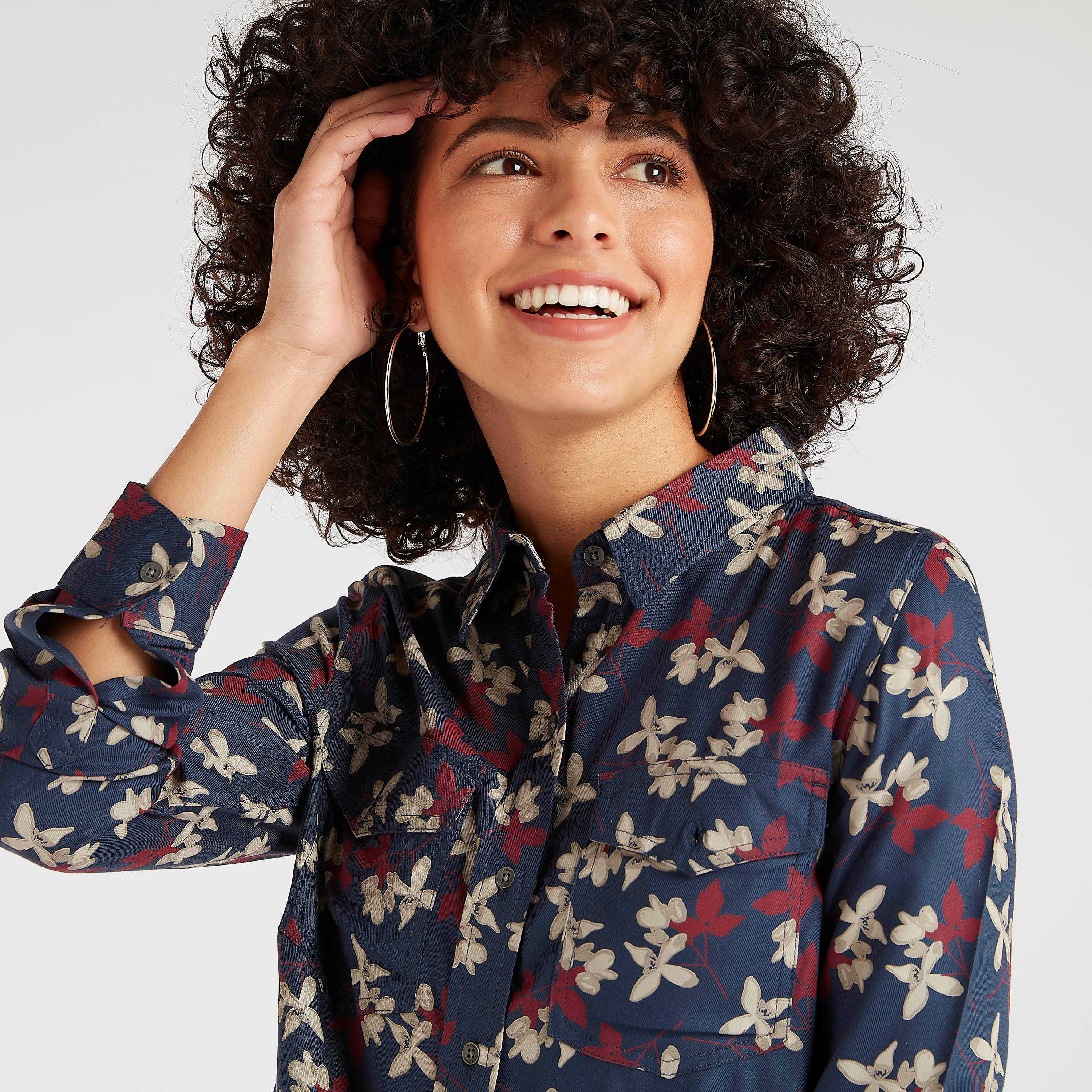 قميص بوي فريند دنيم بطبعات وجيب بطيّة من لي كوبر-women-clothing-shirtsandblouses-shirts-image-6
