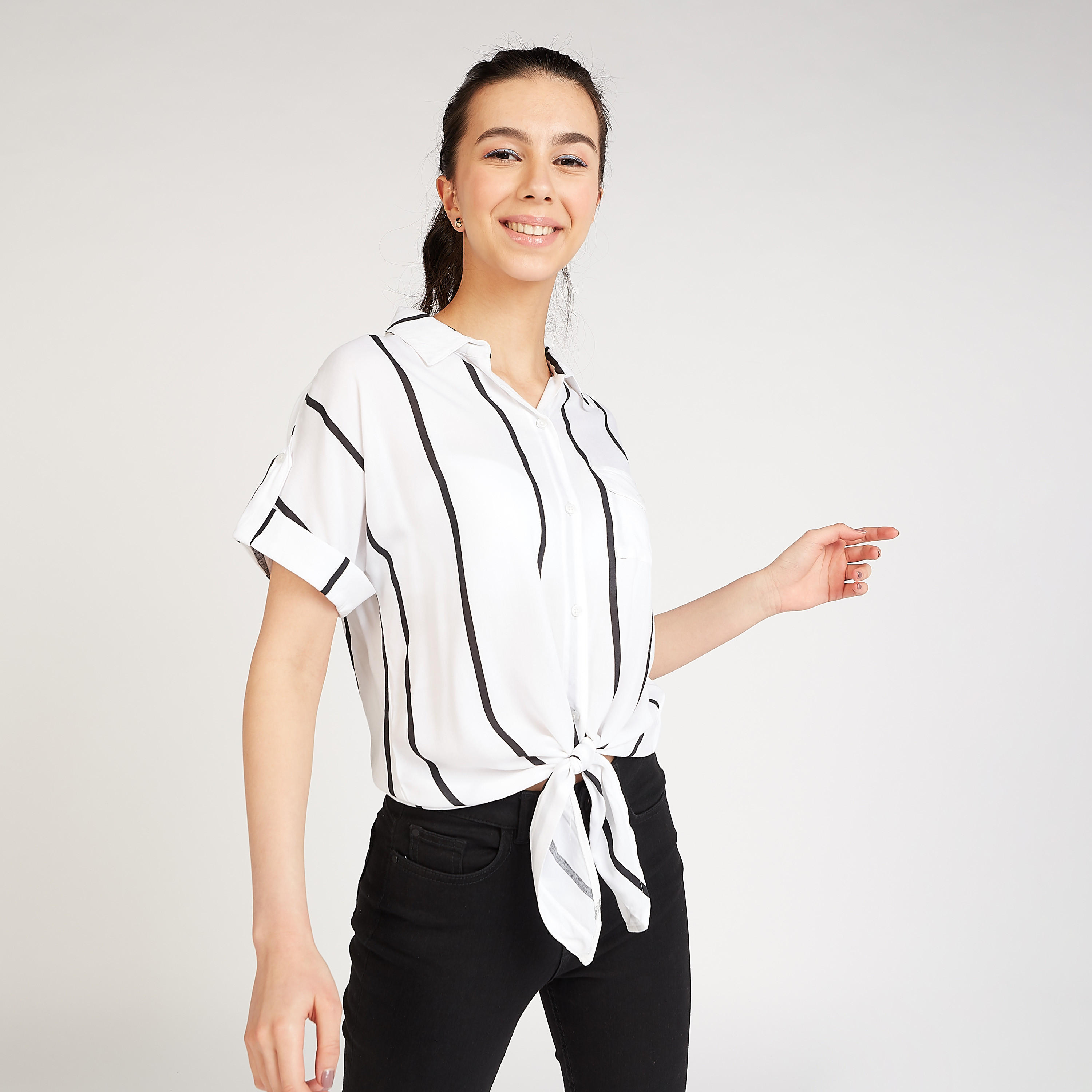 قميص مخطط مستدام بأكمام قصيرة و أربطة من لي كوبر-women-clothing-shirtsandblouses-shirts-image-1